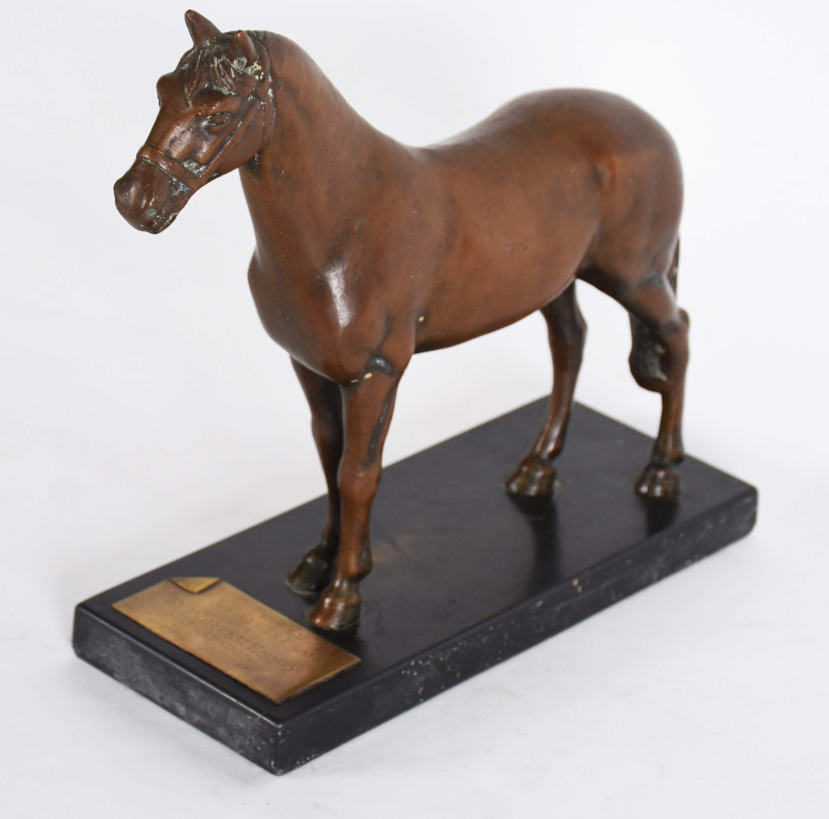 Escultura de bronze representando cavalo, base de mármore. - foto 1 de 5