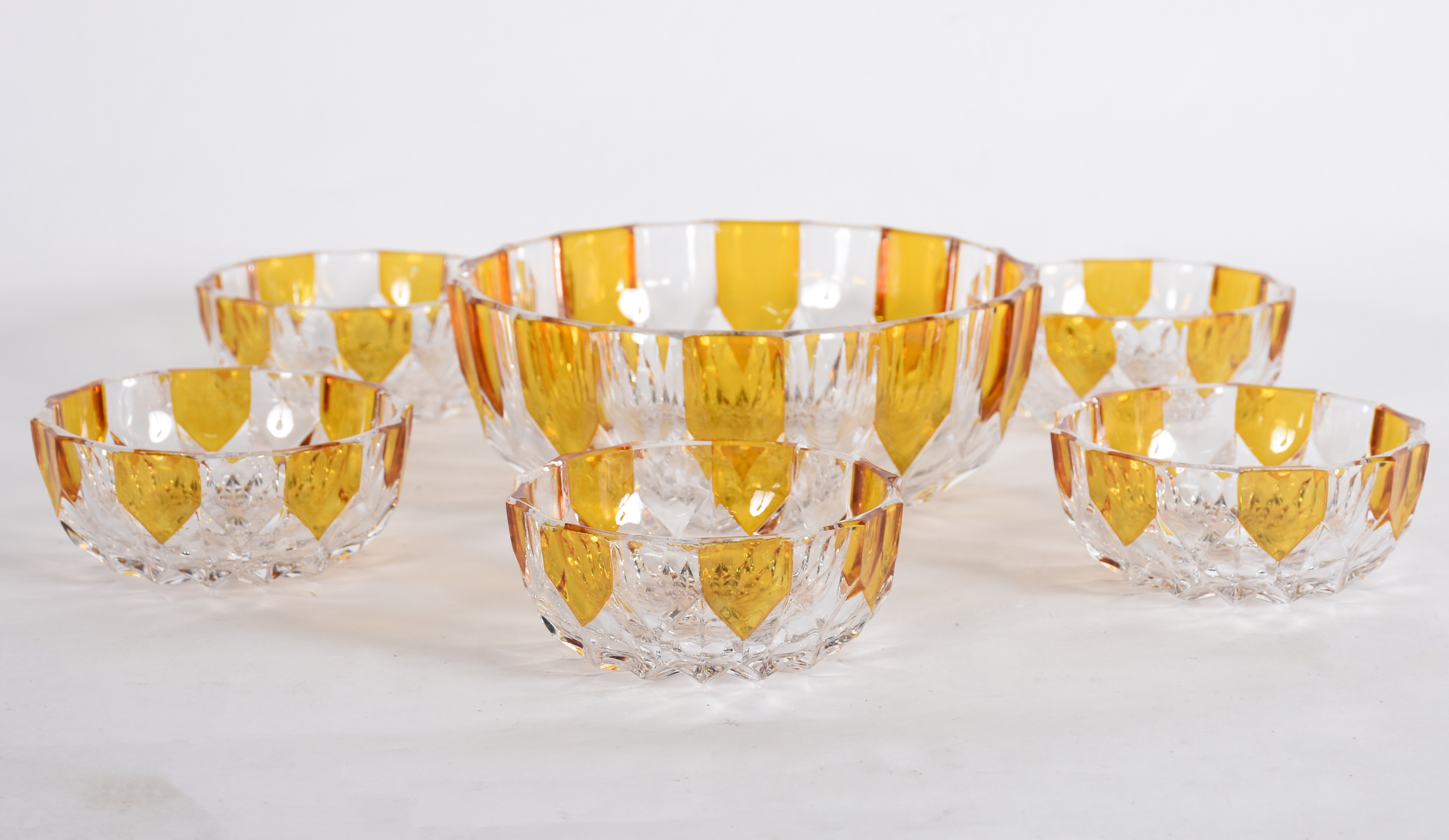 Conjunto de 6 bowls de formato circular, sendo 1 grande e 5 menores... - foto 3 de 4