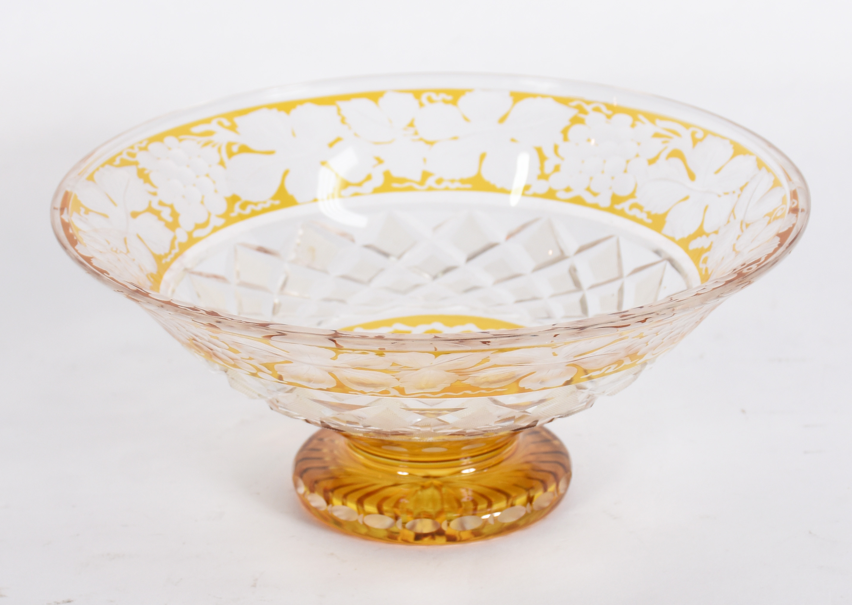 Fruteira circular de cristal da Bohemia, decorado com realces na cor... - foto 1 de 3