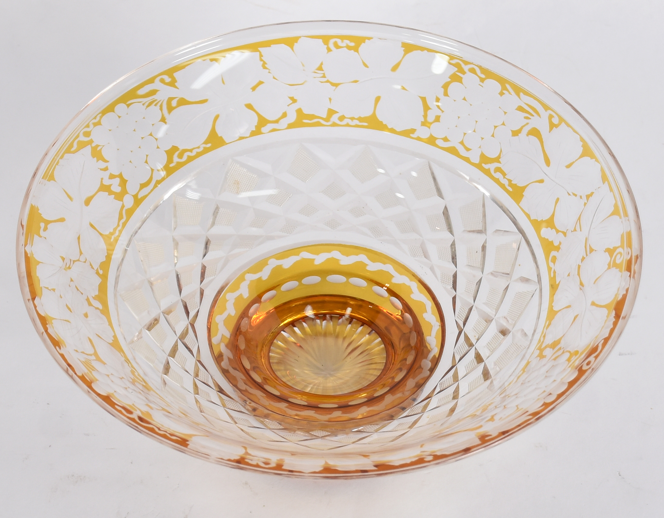 Fruteira circular de cristal da Bohemia, decorado com realces na cor... - foto 2 de 3