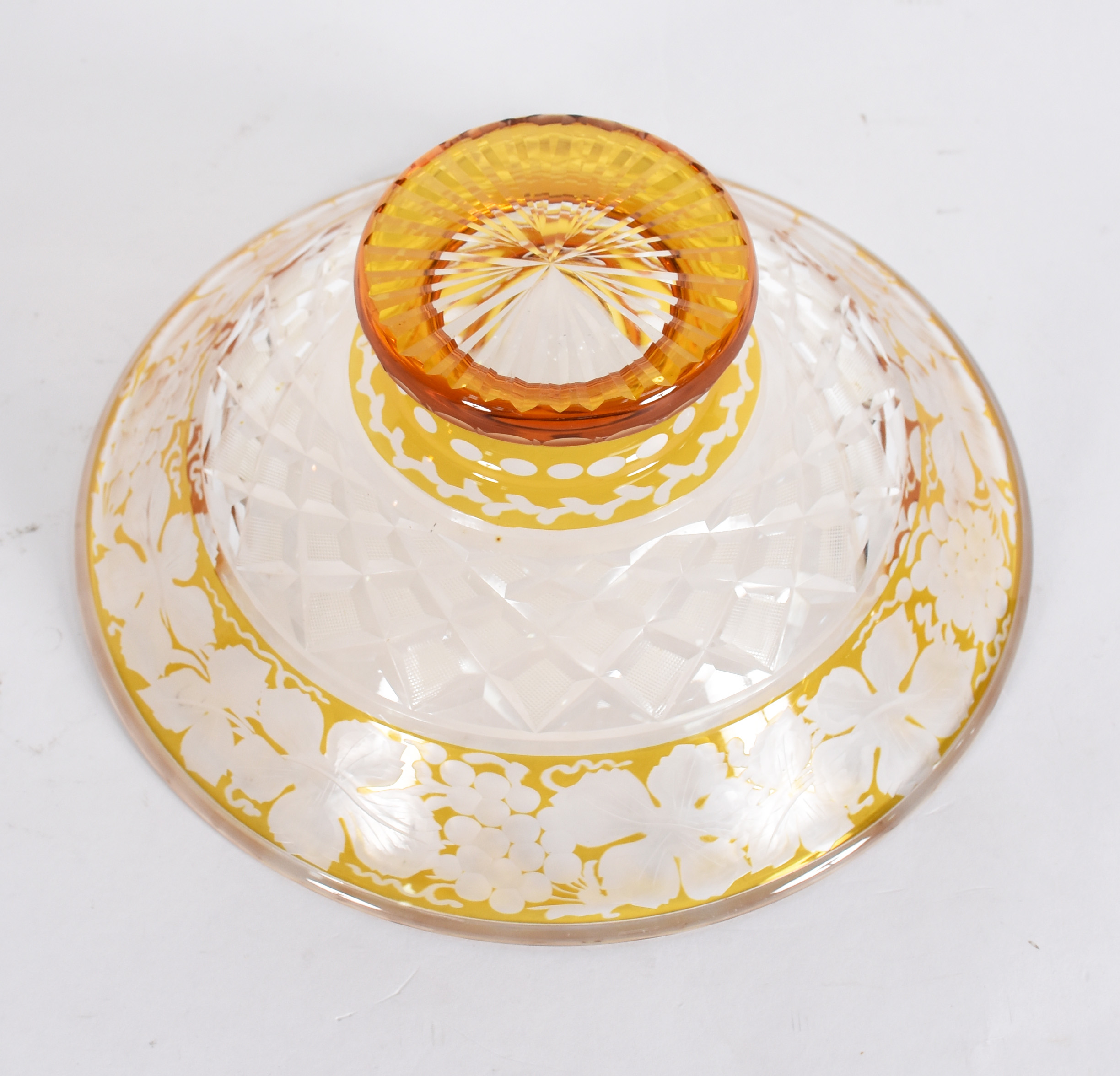 Fruteira circular de cristal da Bohemia, decorado com realces na cor... - foto 3 de 3