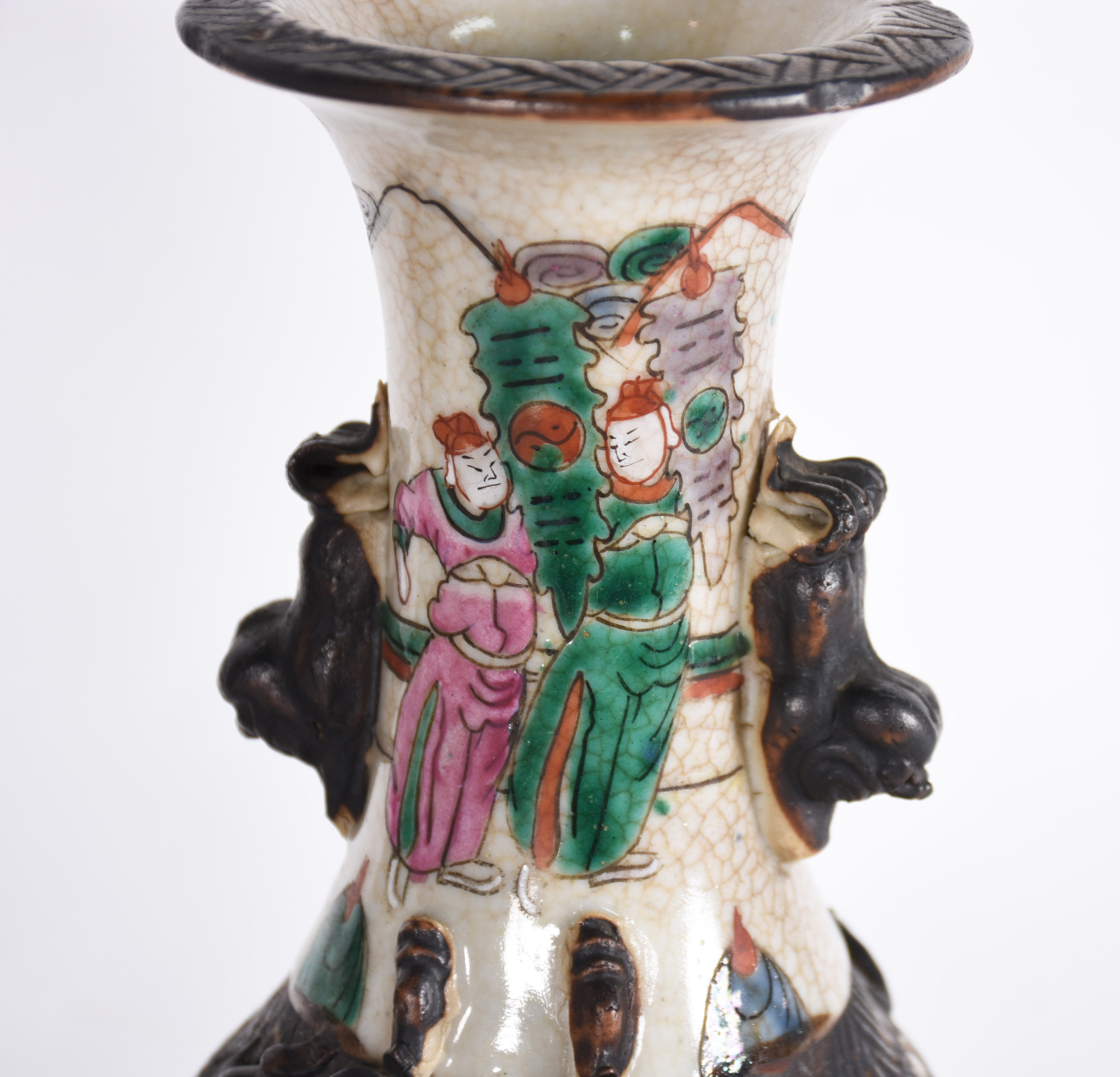 Par de vasos de porcelana chinesa, formato balaustre, decorados em... - foto 4 de 5