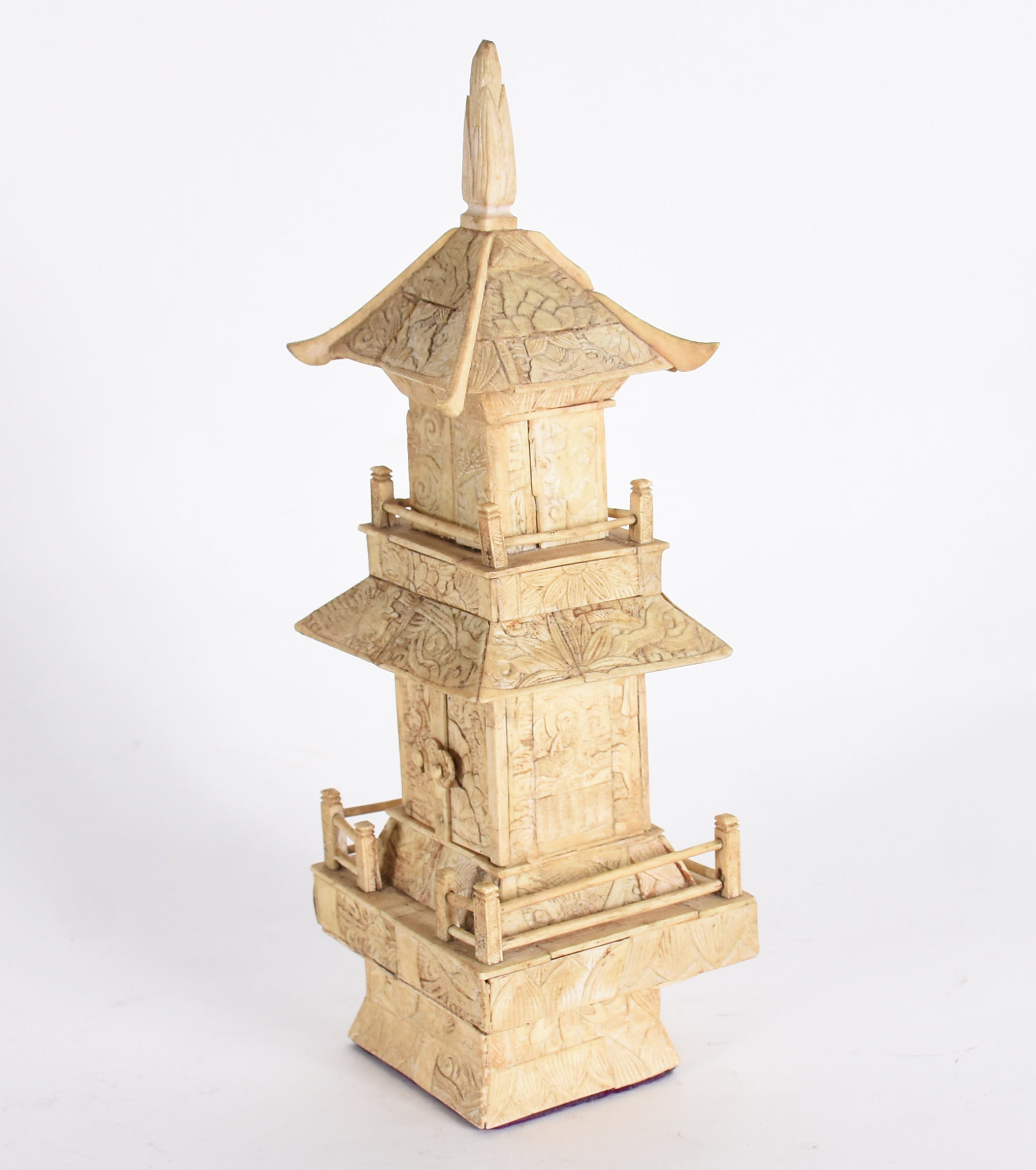 Antiga escultura chinesa em marfim e osso, no formato de pagode... - foto 3 de 4