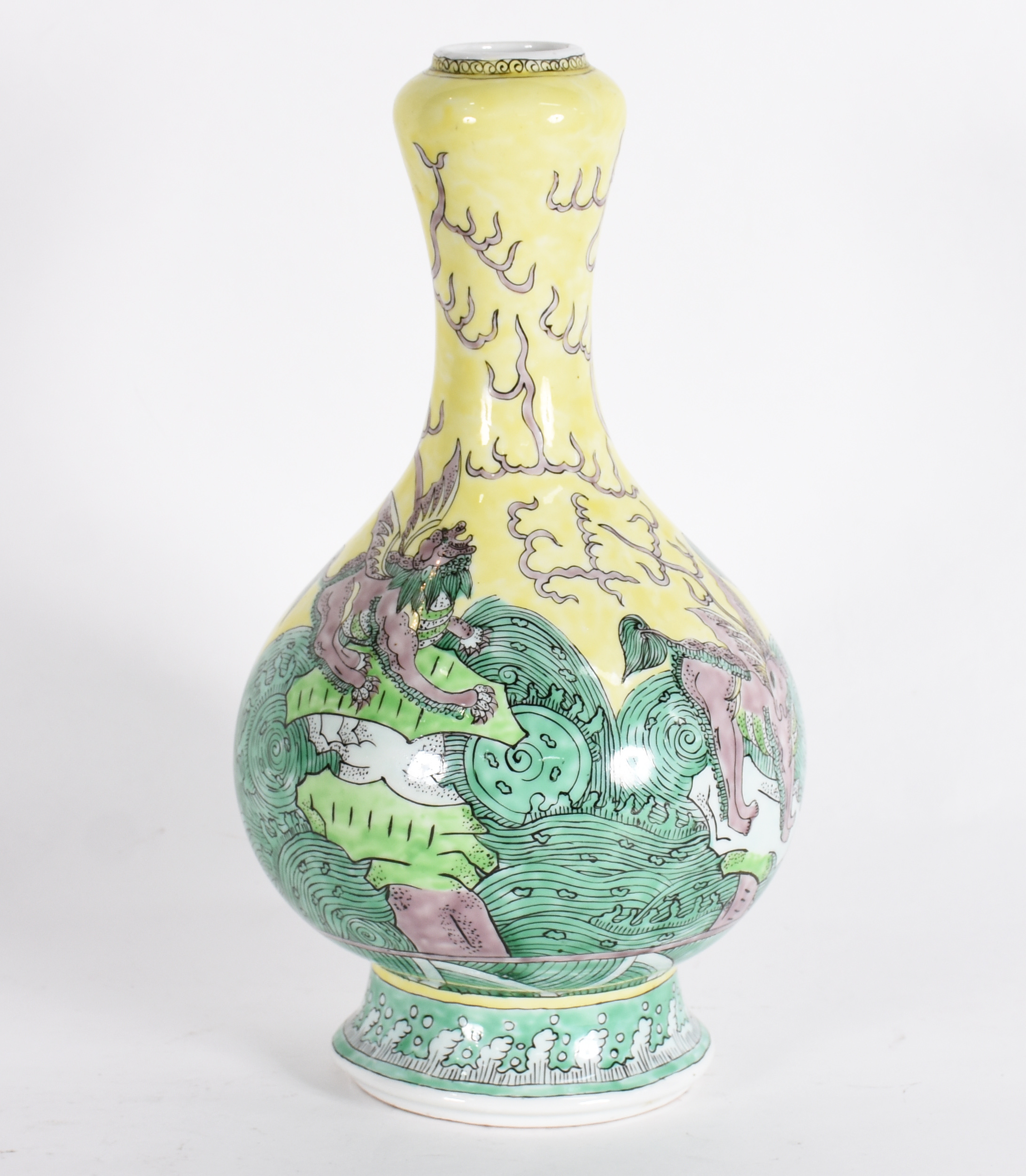 Antigo vaso de porcelana chinesa de formato piriforme, decorado em... - foto 1 de 3