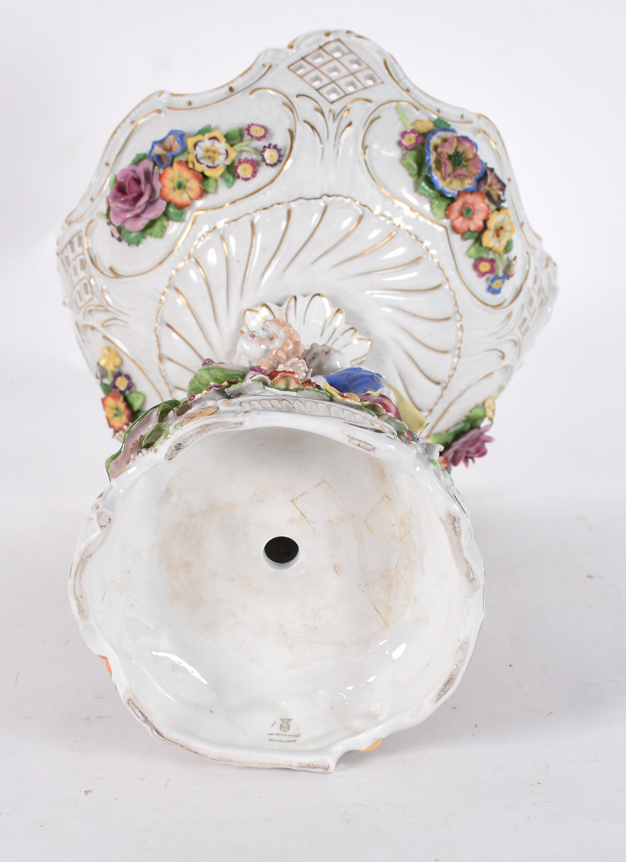 Fruteira de porcelana alemã com figuras de crianças em relevo... - foto 5 de 6
