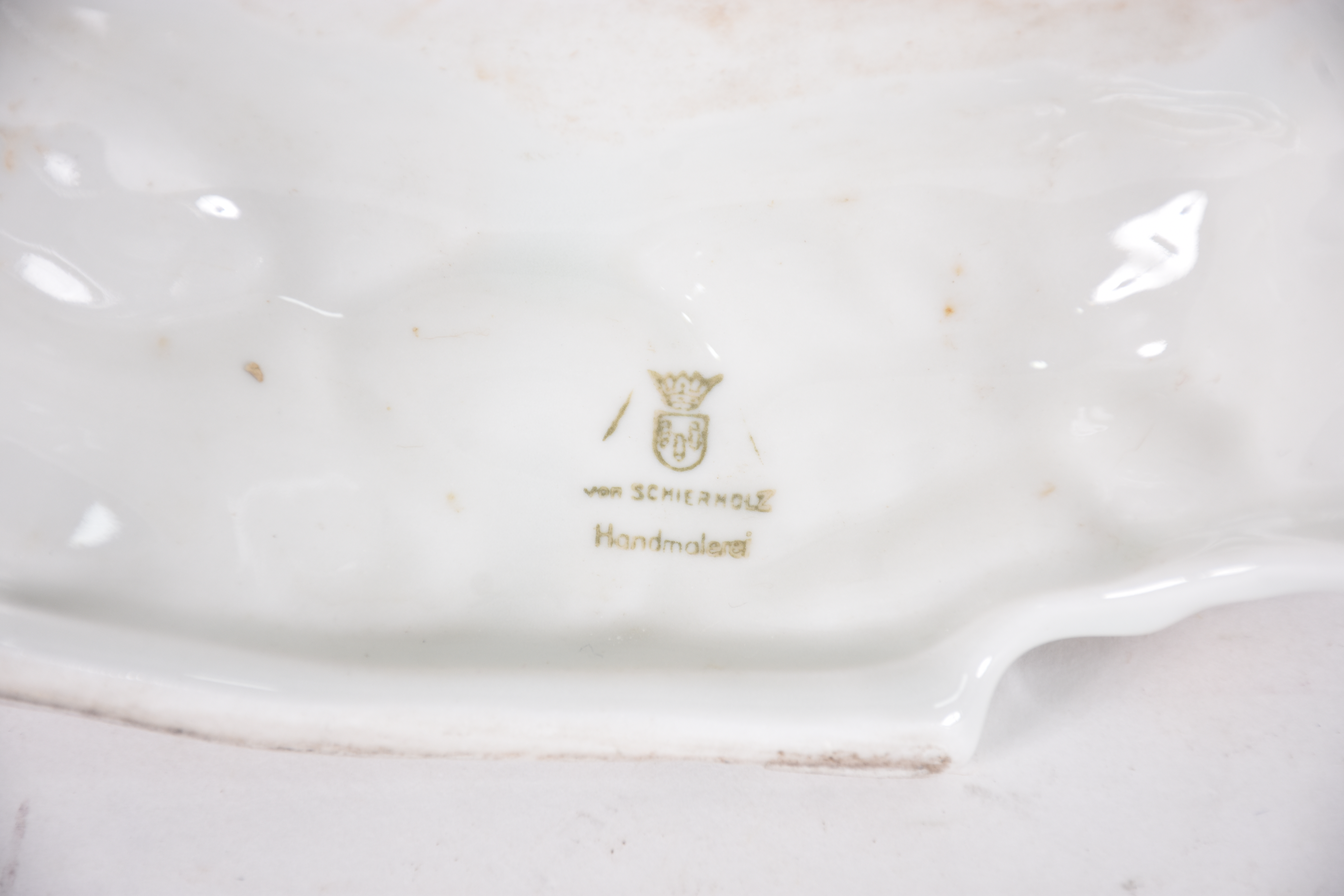 Fruteira de porcelana alemã com figuras de crianças em relevo... - foto 6 de 6