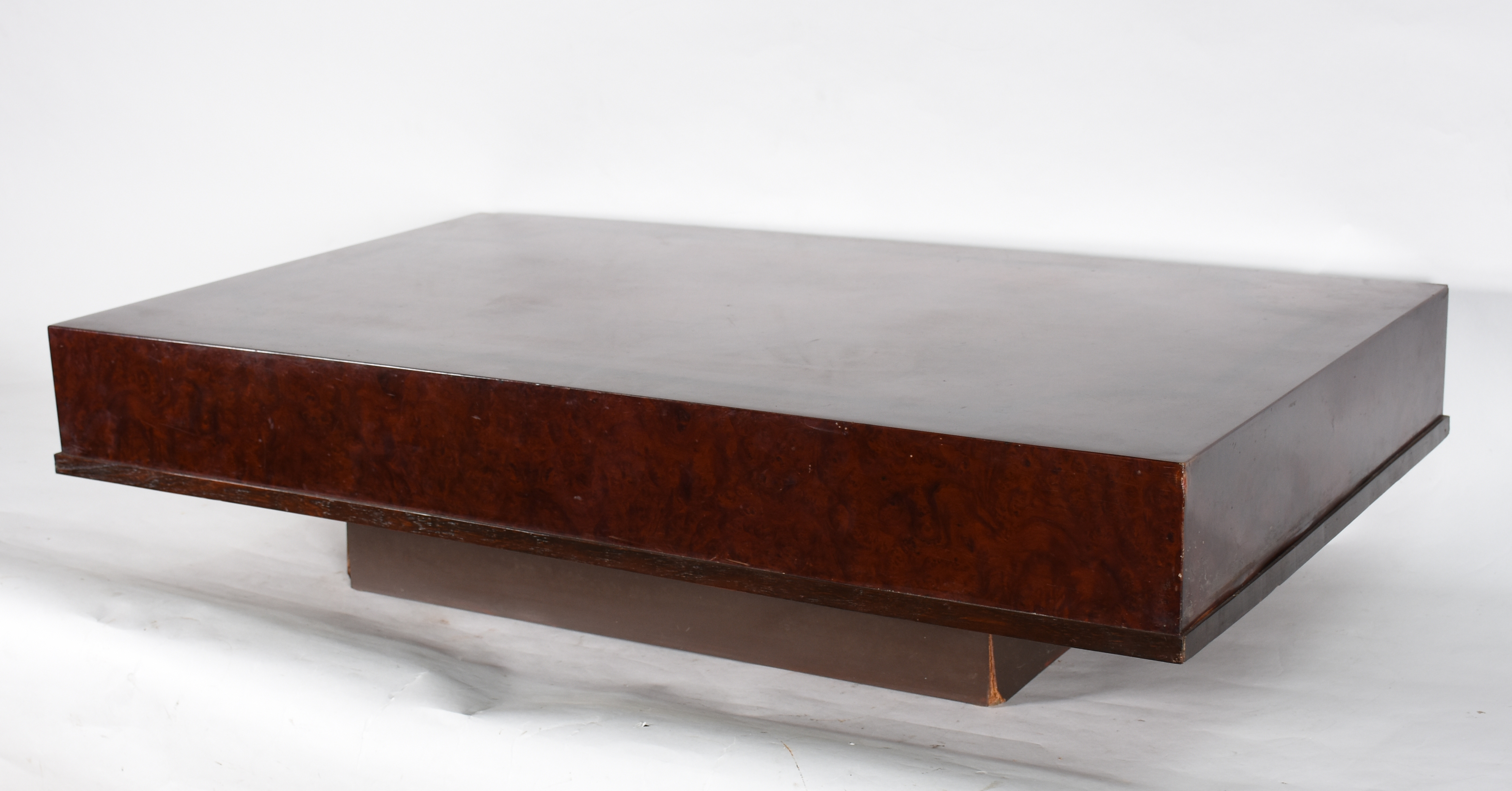 Mesa baixa para frente de sofá, francesa, em rádica com friso de... - foto 1 de 4
