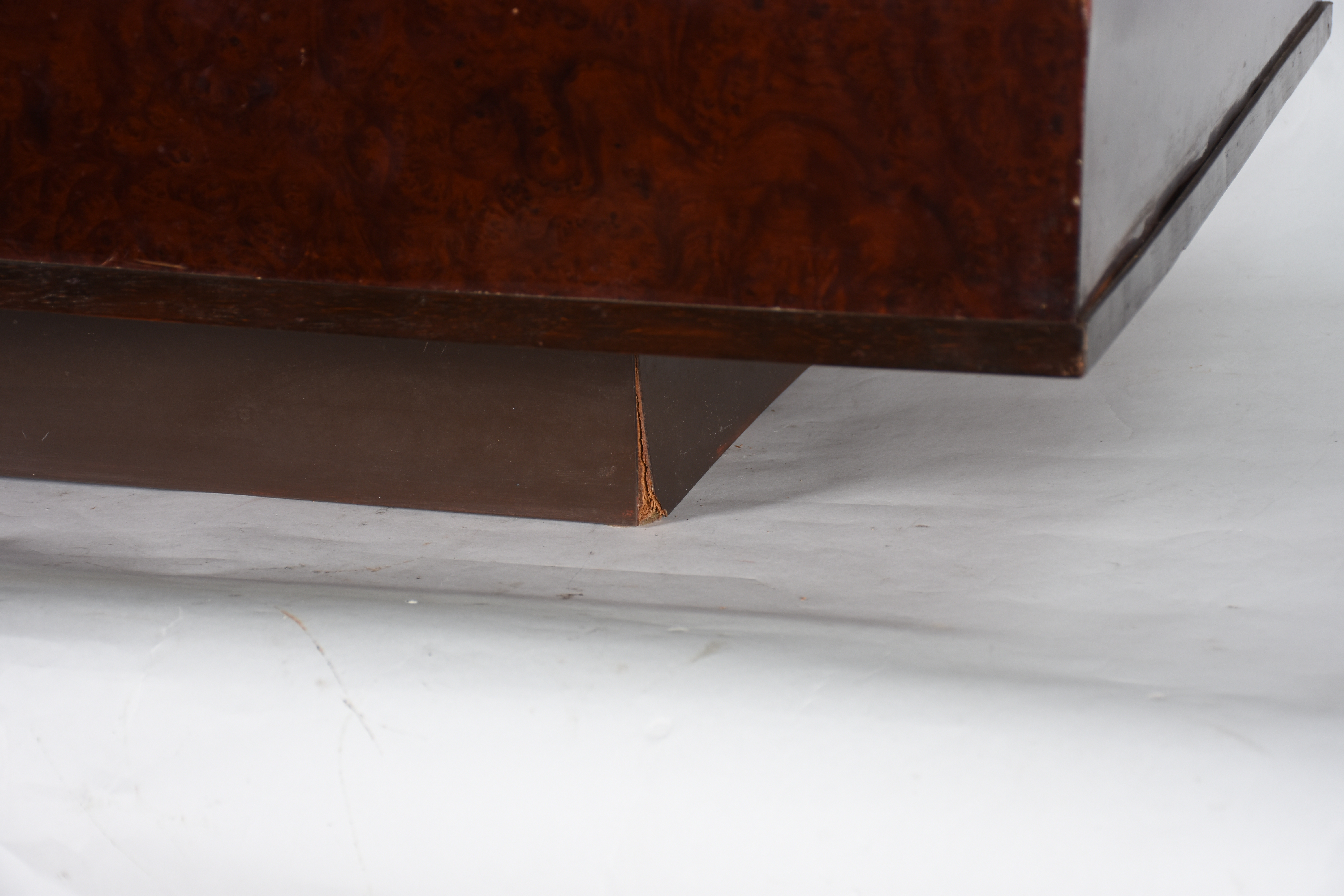 Mesa baixa para frente de sofá, francesa, em rádica com friso de... - foto 3 de 4