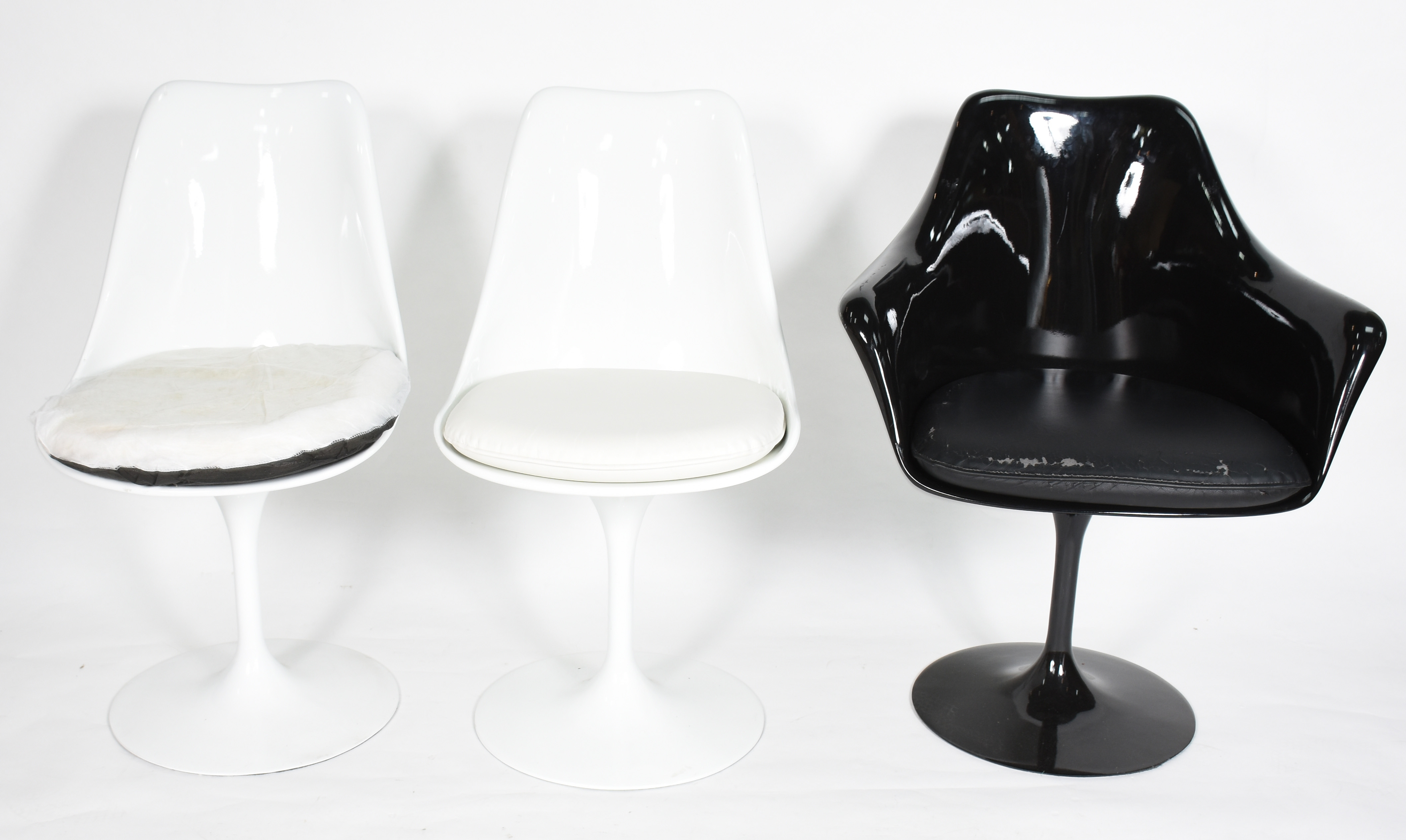 Mesa oval "Saarinen" com tampo de mármore e 6 cadeiras giratórias de... - foto 5 de 6