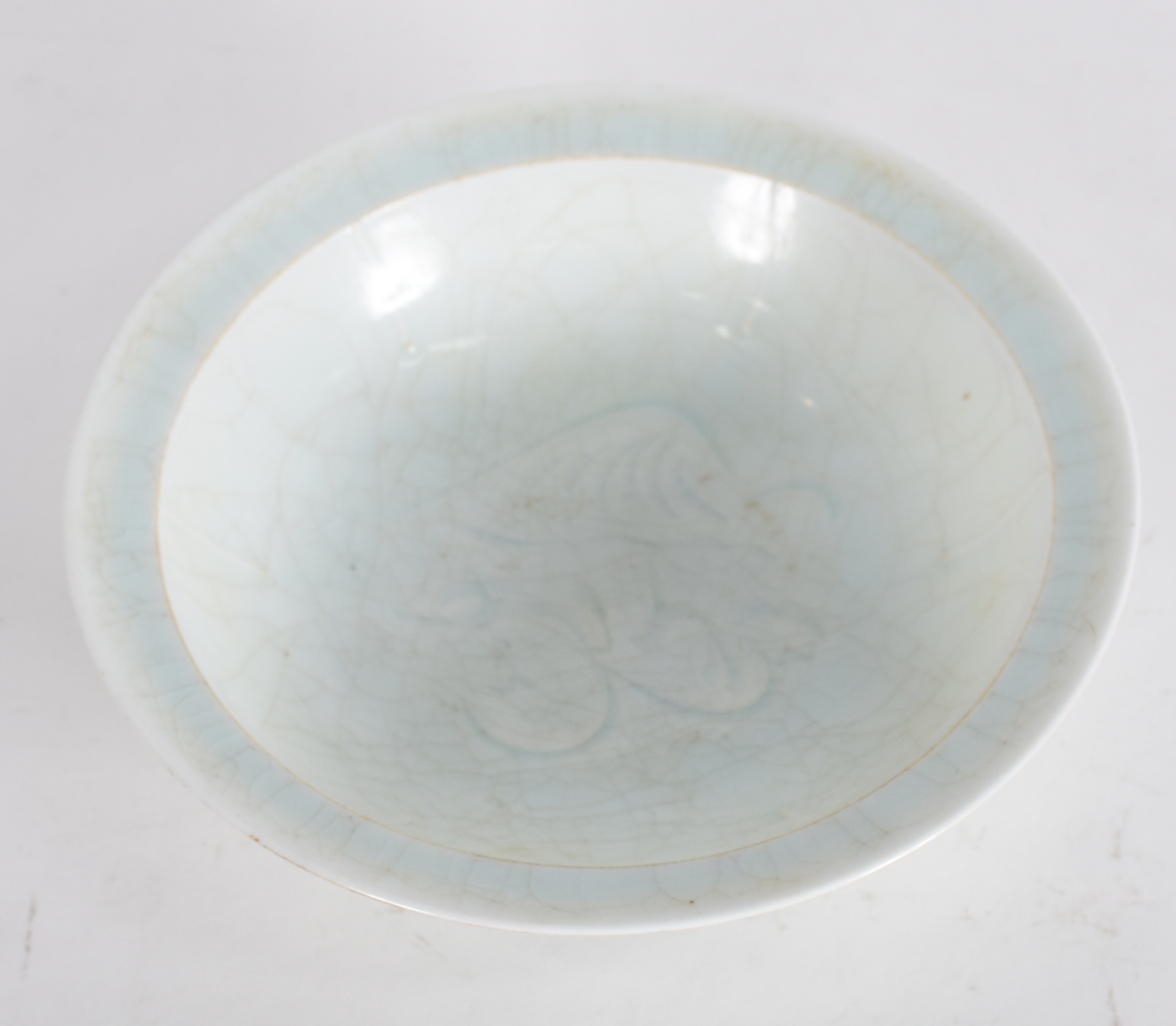 Antiga tigela em porcelana chinesa Celadon azul claro craquelada... - foto 1 de 3