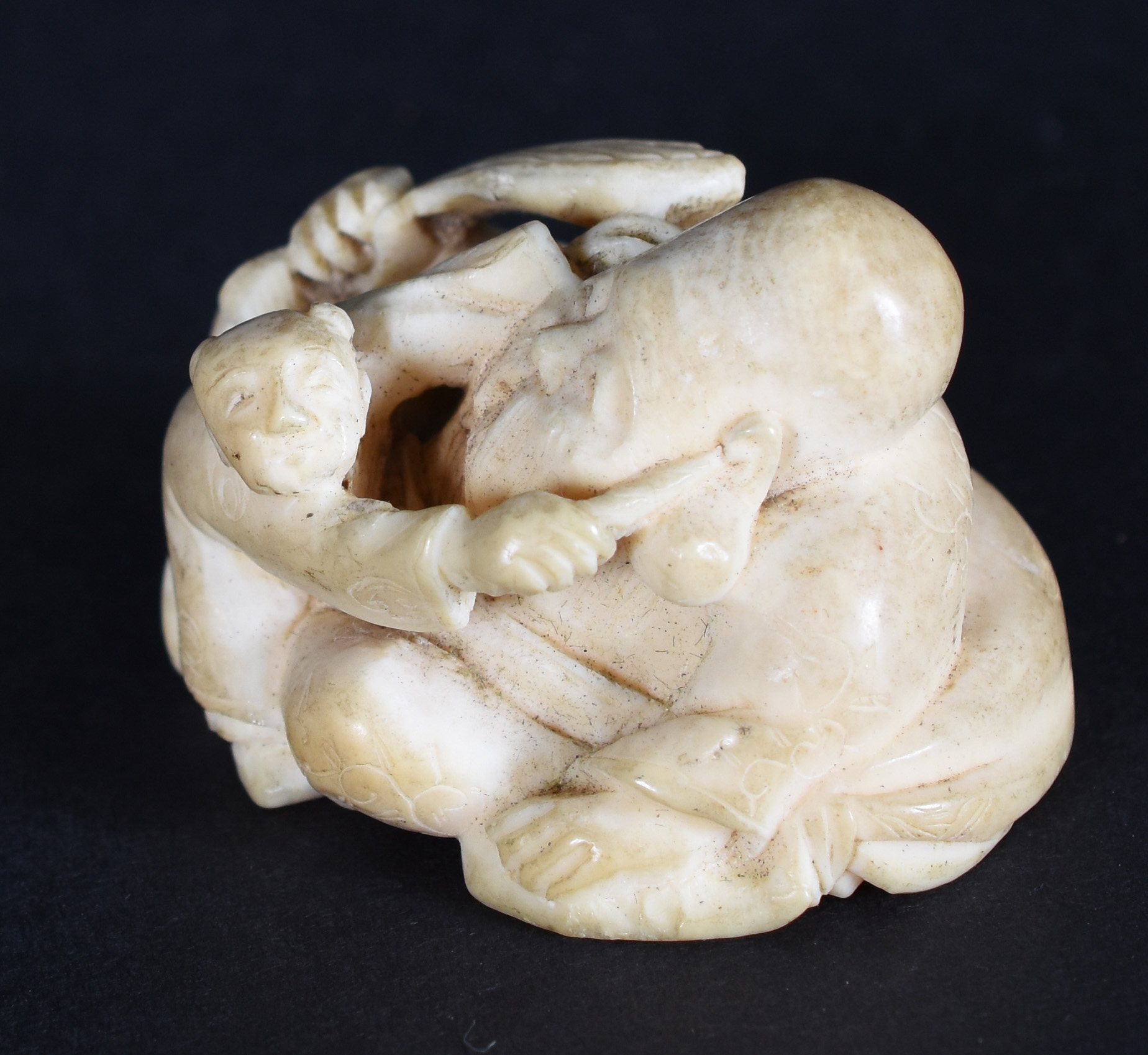 Netsuke de marfim. - foto 1 de 4