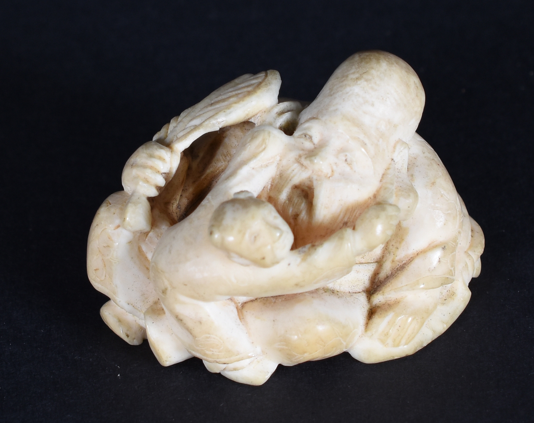 Netsuke de marfim. - foto 2 de 4