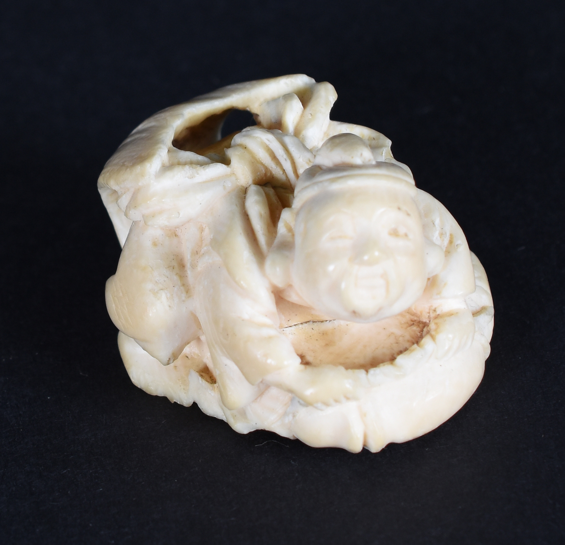 Netsuke de marfim. - foto 1 de 3