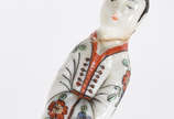 Quatro pratos de porcelana francesa Vieux Paris... - Quatro pratos de porcelana francesa Vieux Paris, bordas vazadas decoradas com arranjos florais em policromia, séc XIX. Acompanha faca para queij...