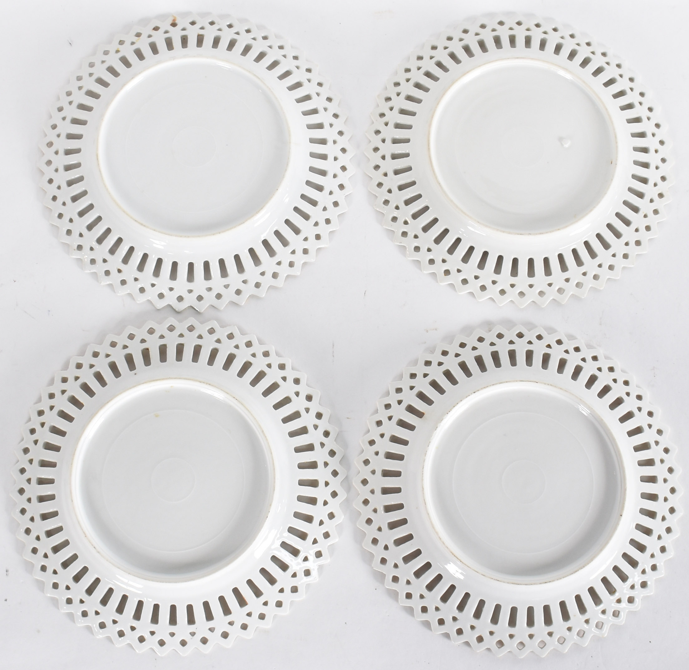 Quatro pratos de porcelana francesa Vieux Paris, bordas vazadas... - foto 4 de 4