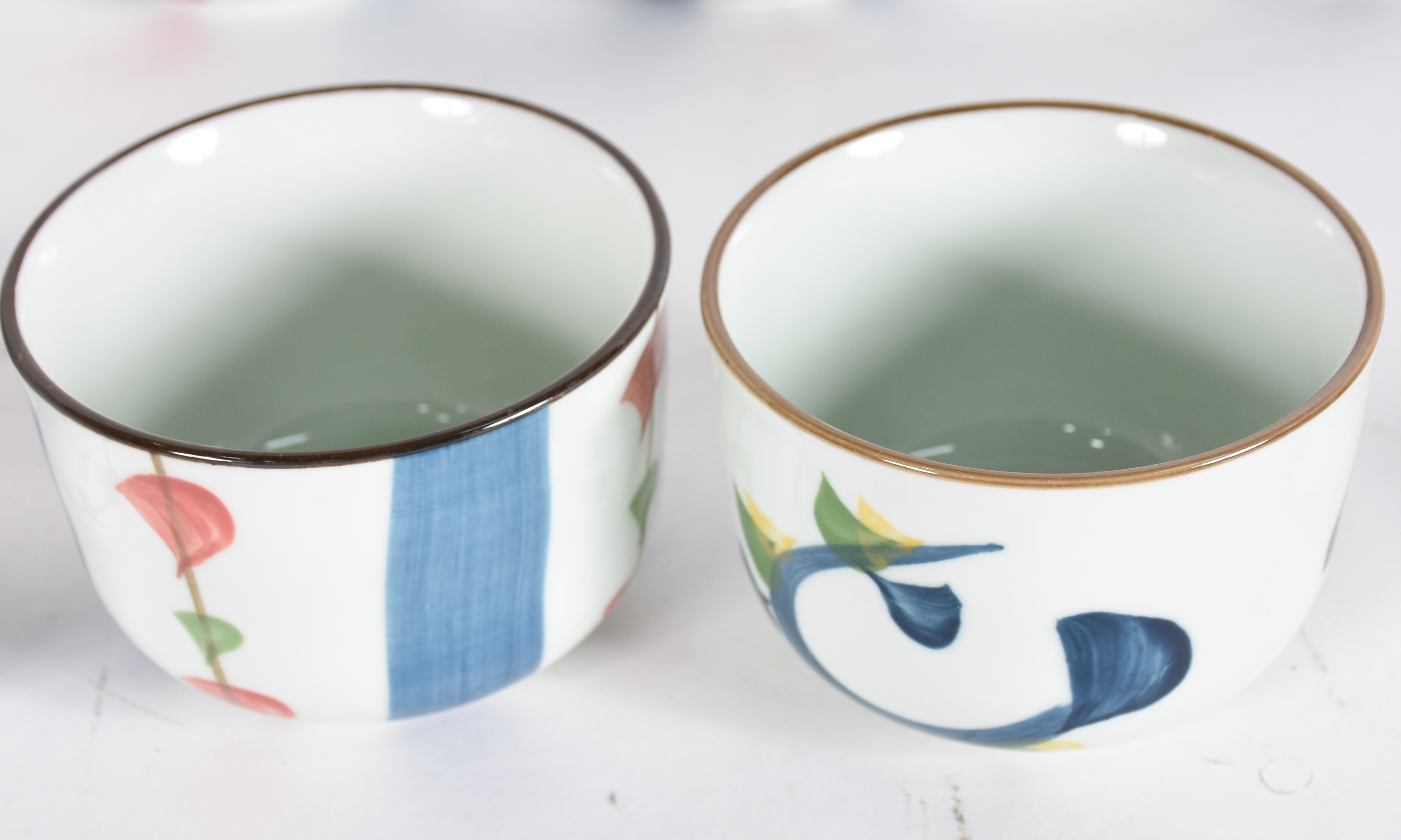 Seis bowls com tampas de porcelana japonesa, decorados com motivos... - foto 3 de 5