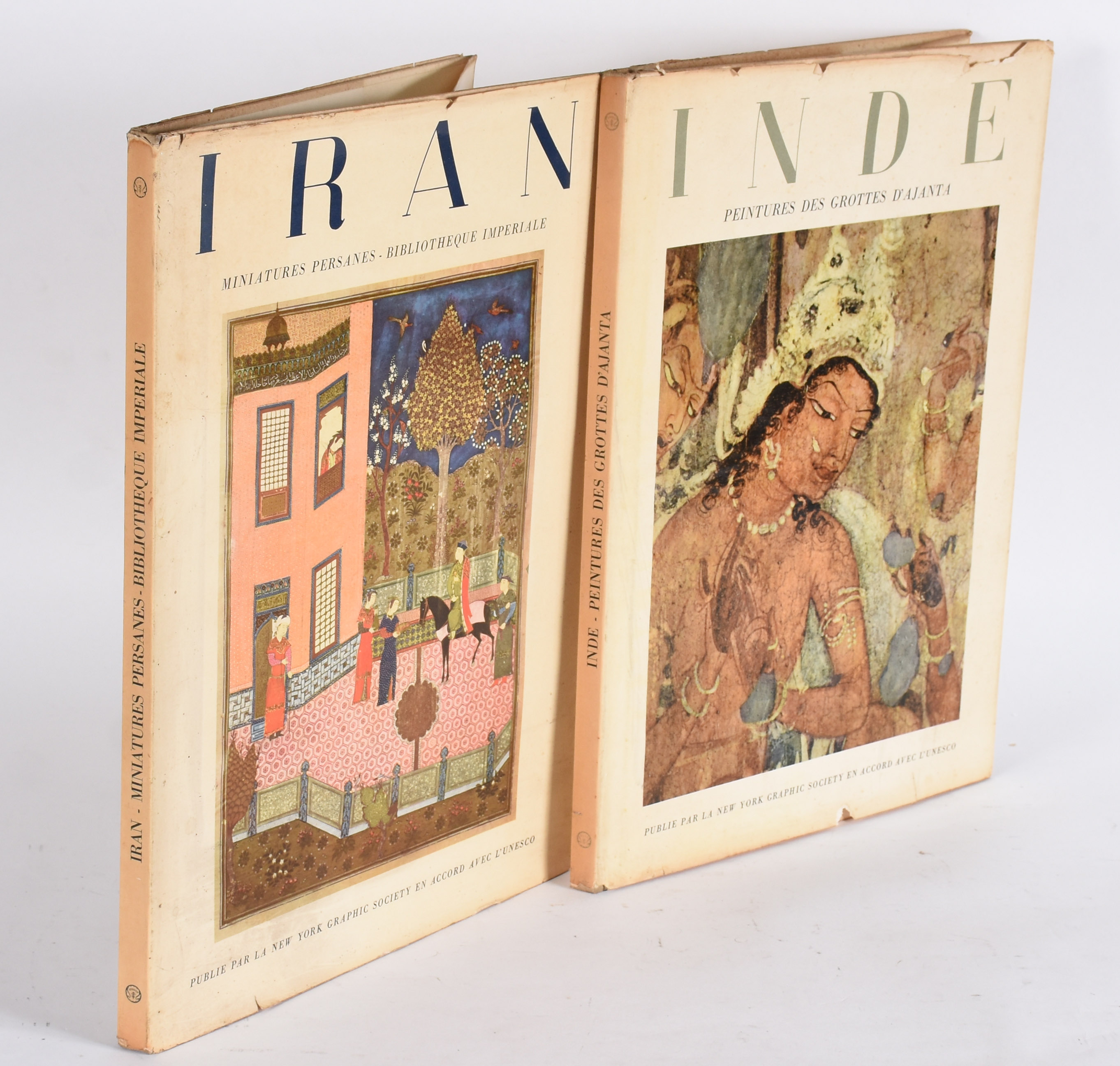 Dois livros grandes formato: "INDE - Peinture des grottes d'Ajanta" e... - foto 1 de 9