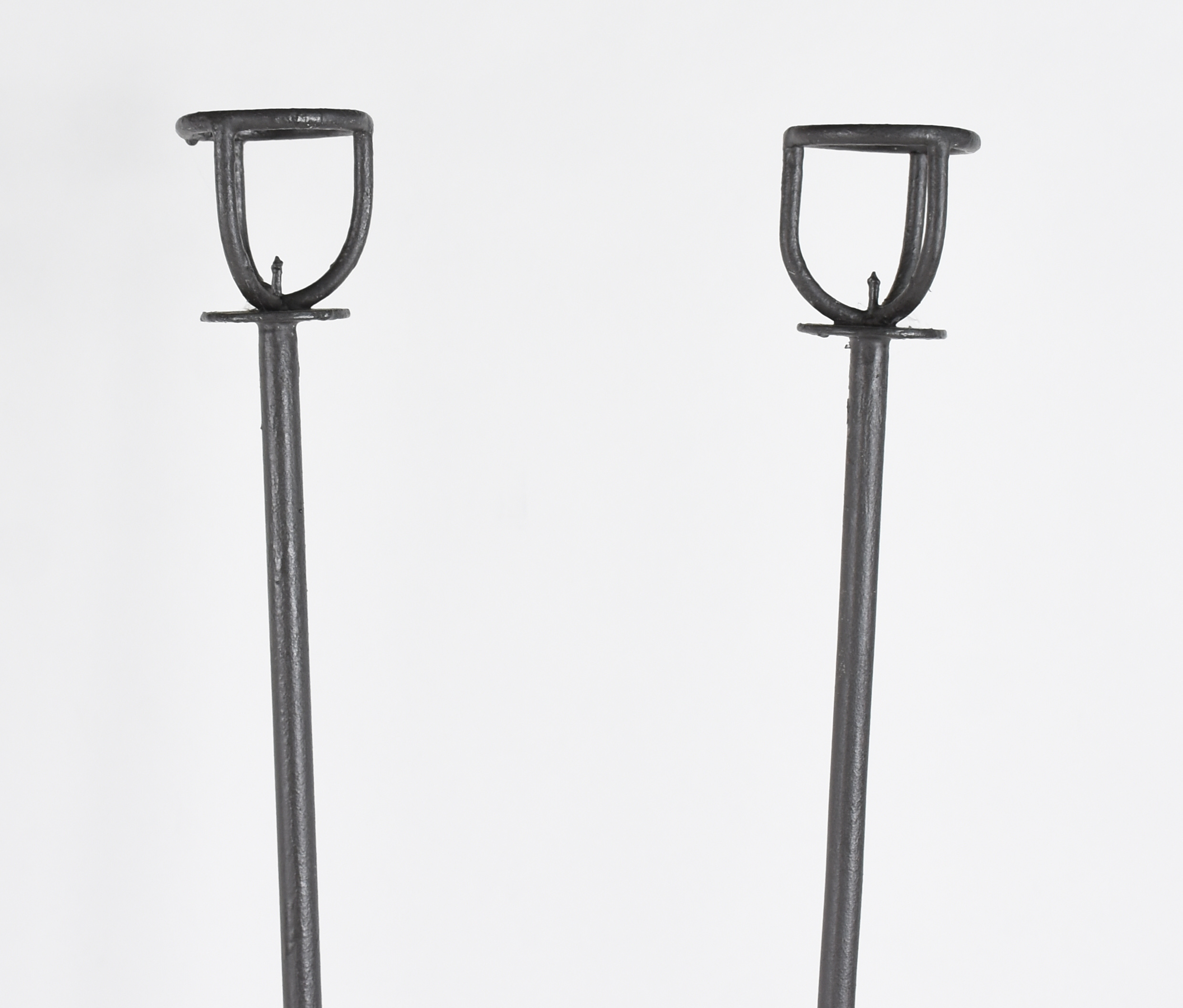 Par de tocheiros de metal, design moderno. - foto 3 de 4