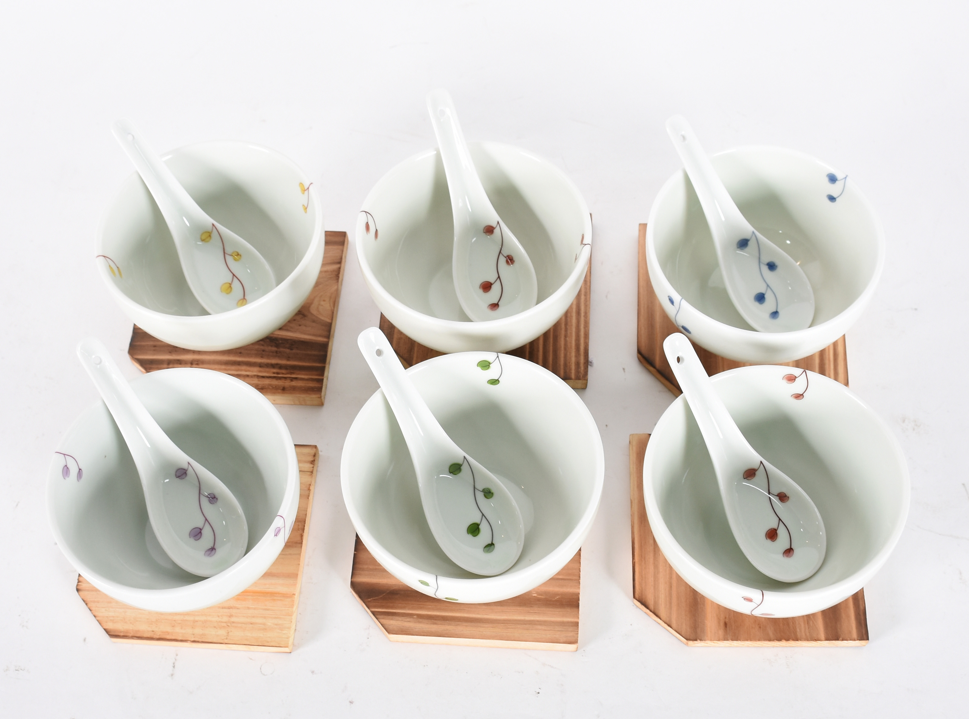 Conjunto de 6 bowls com 6 colheres de porcelana japonesa decorados... - foto 1 de 3