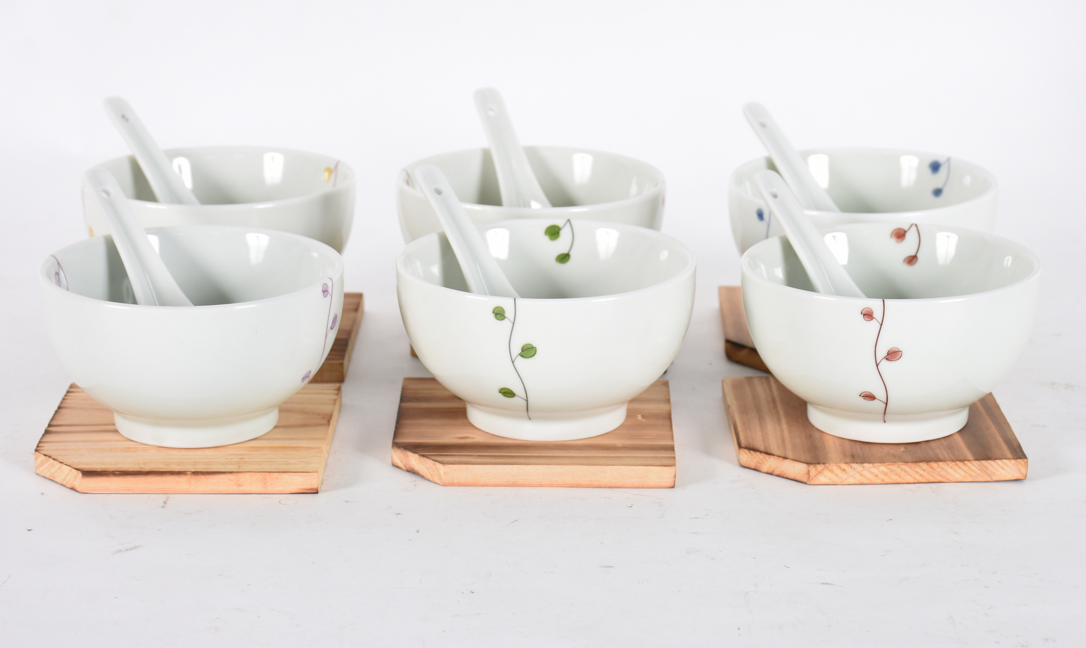 Conjunto de 6 bowls com 6 colheres de porcelana japonesa decorados... - foto 2 de 3