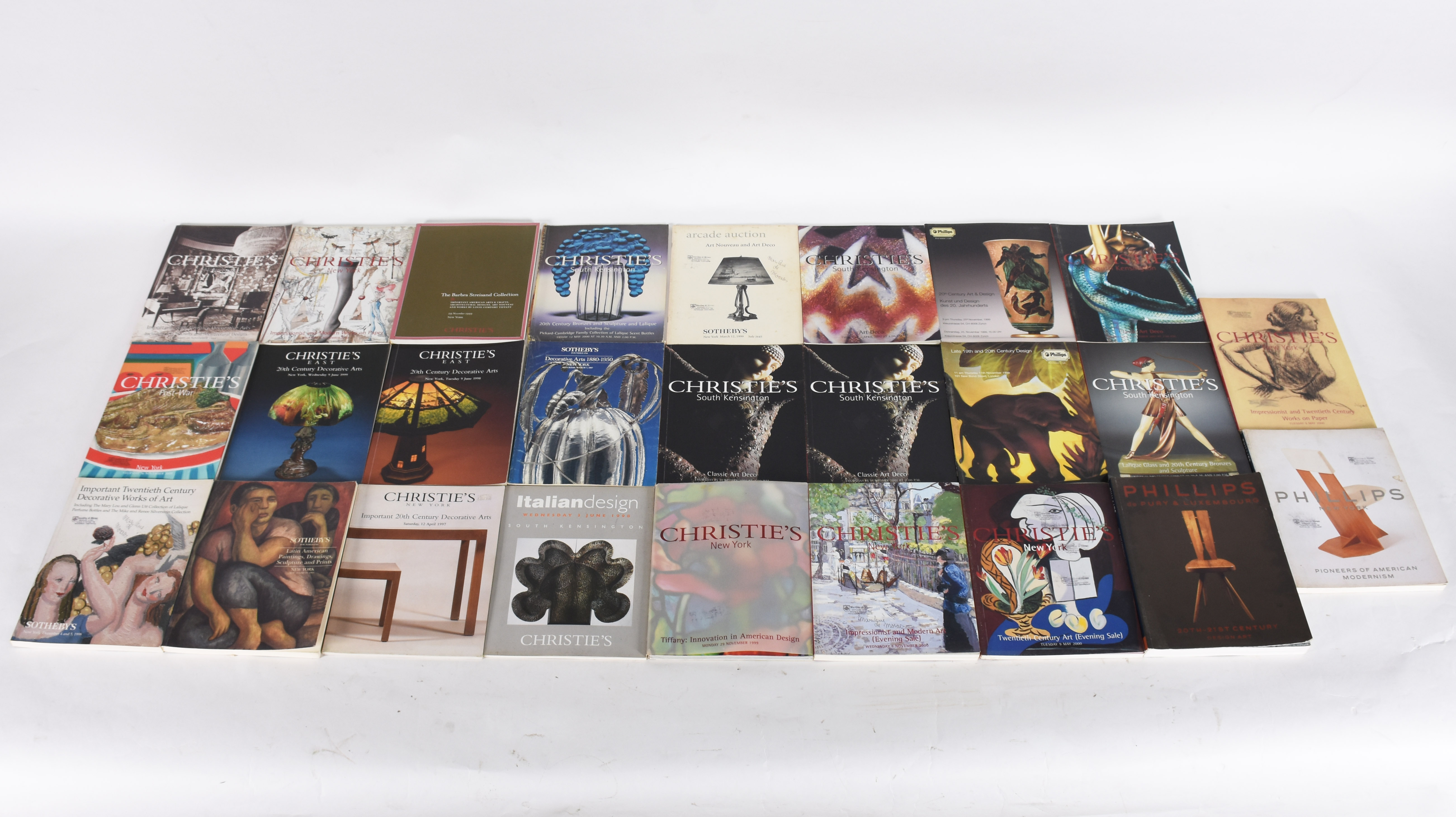 Vinte e cinco catálogos de leilões da Christie's, Sotheby's... - foto 1 de 9