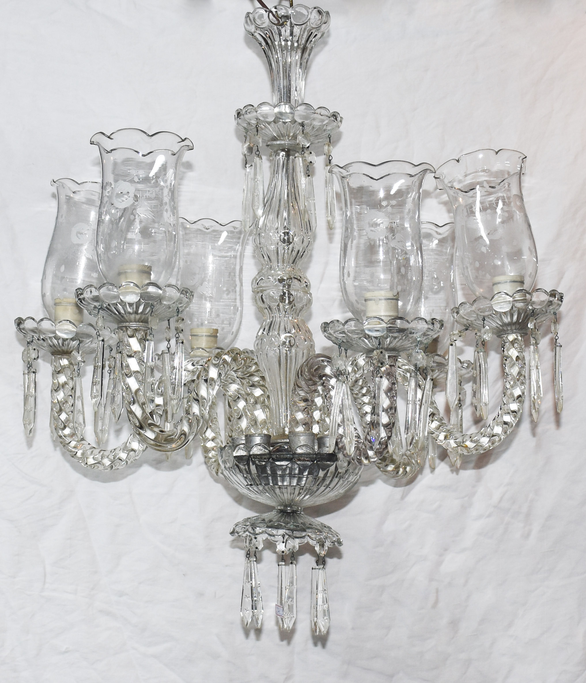 Lustre para 6 luzes de cristal com mangas e pingentes lapidados. - foto 1 de 2