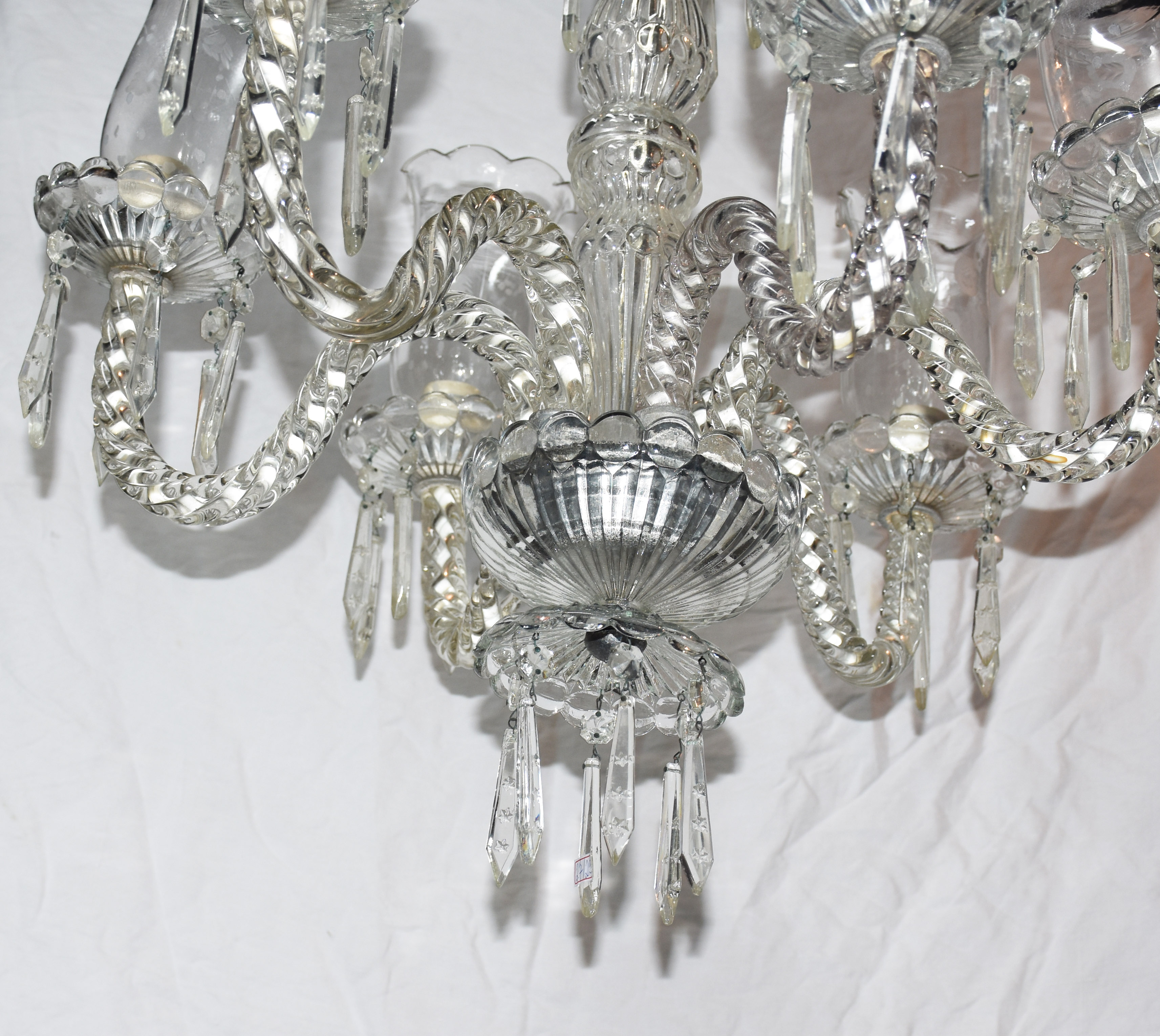 Lustre para 6 luzes de cristal com mangas e pingentes lapidados. - foto 2 de 2