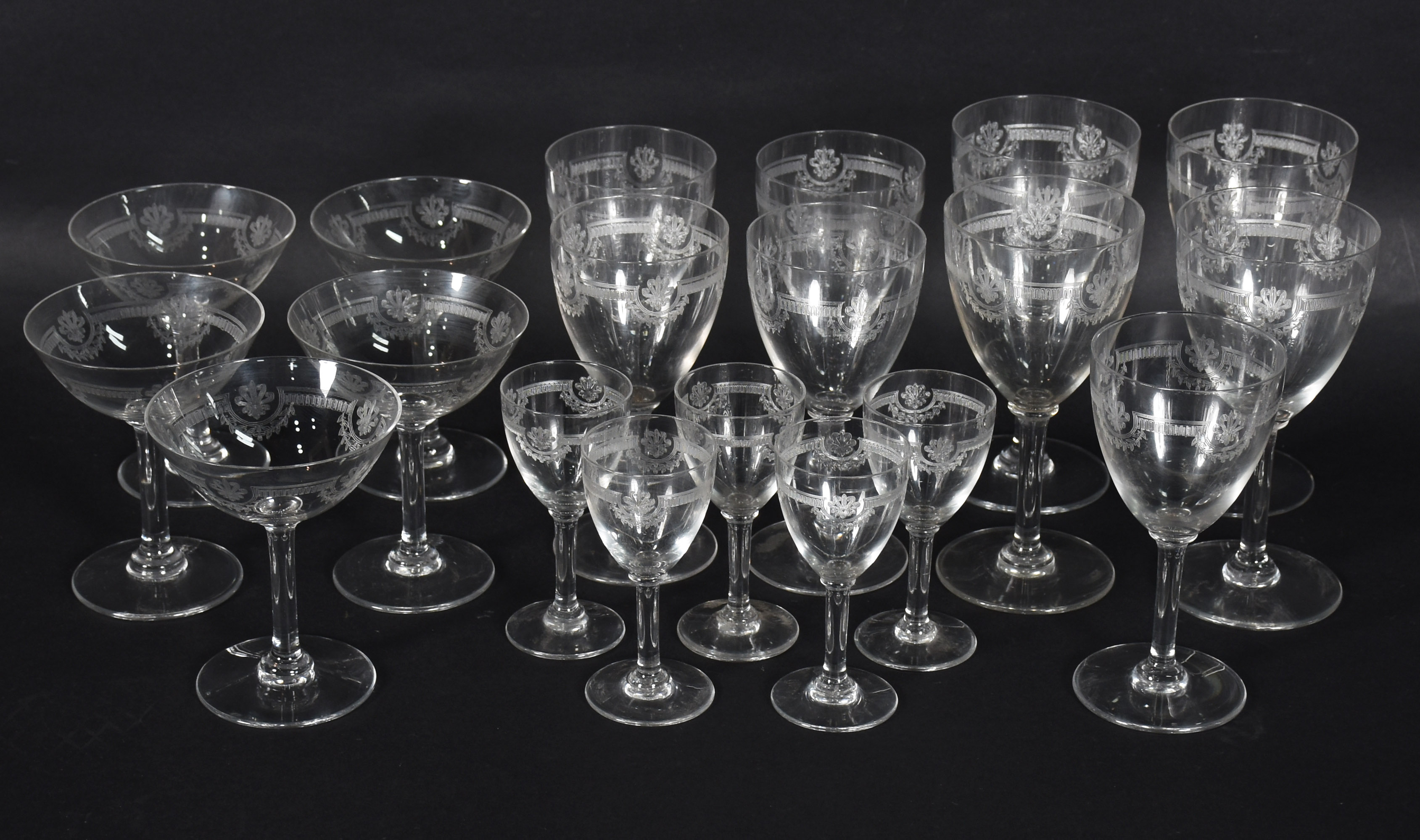 Serviço de cristal frances SAINT LOUIS, lavração Manon, composto de 4... - foto 1 de 3
