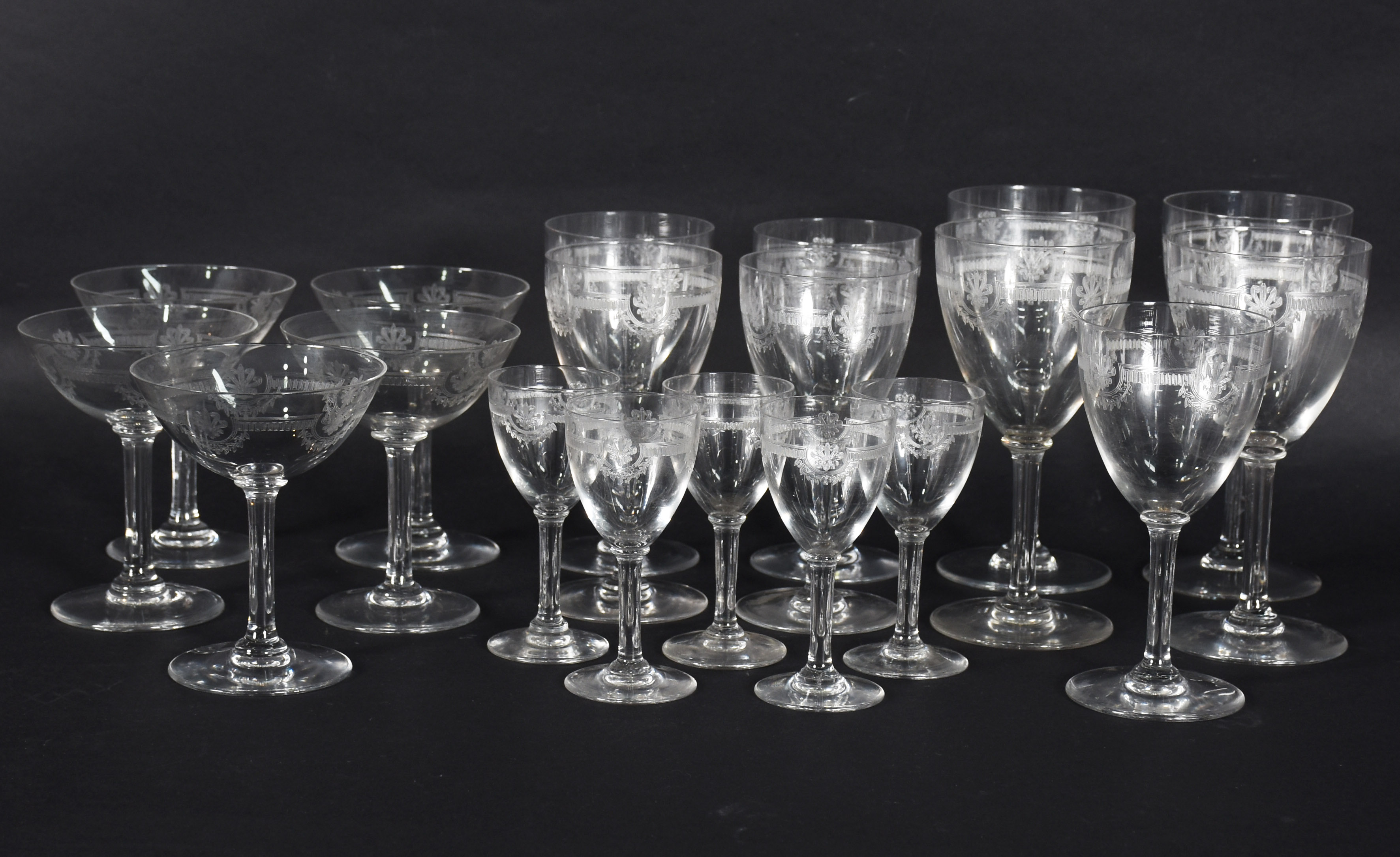 Serviço de cristal frances SAINT LOUIS, lavração Manon, composto de 4... - foto 2 de 3
