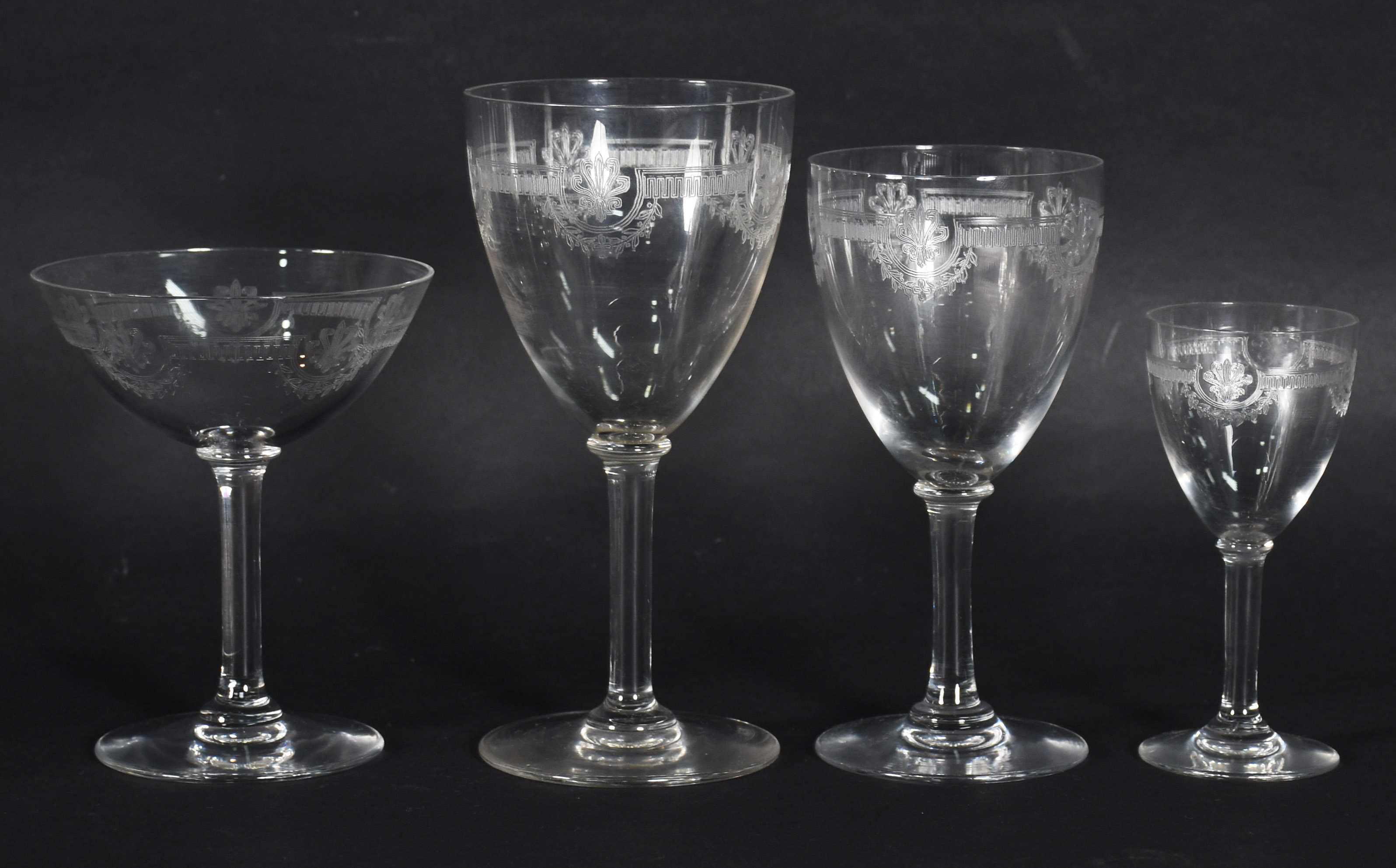 Serviço de cristal frances SAINT LOUIS, lavração Manon, composto de 4... - foto 3 de 3