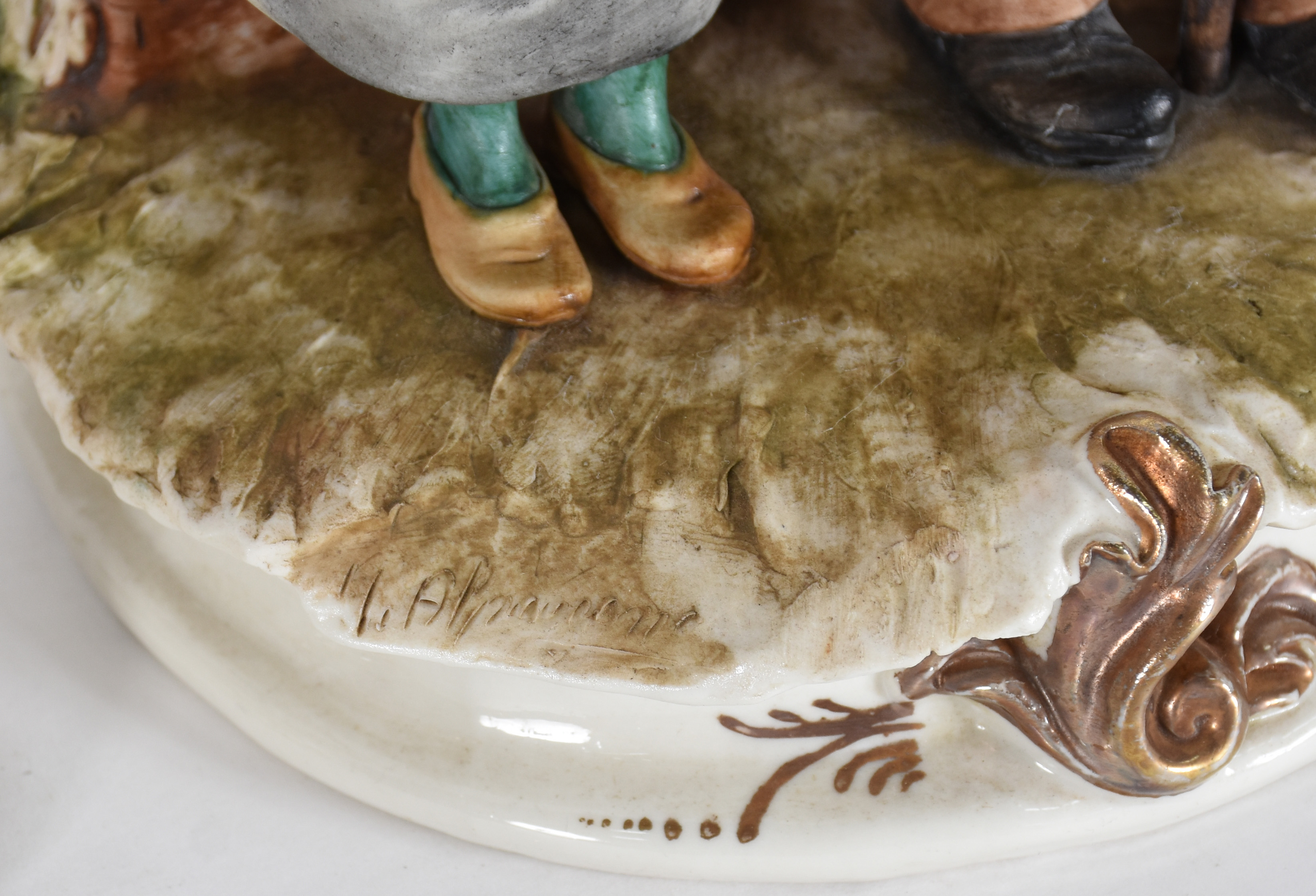 Tres grupo escultóricos, sendo dois de porcelana de Meissen... - foto 4 de 7