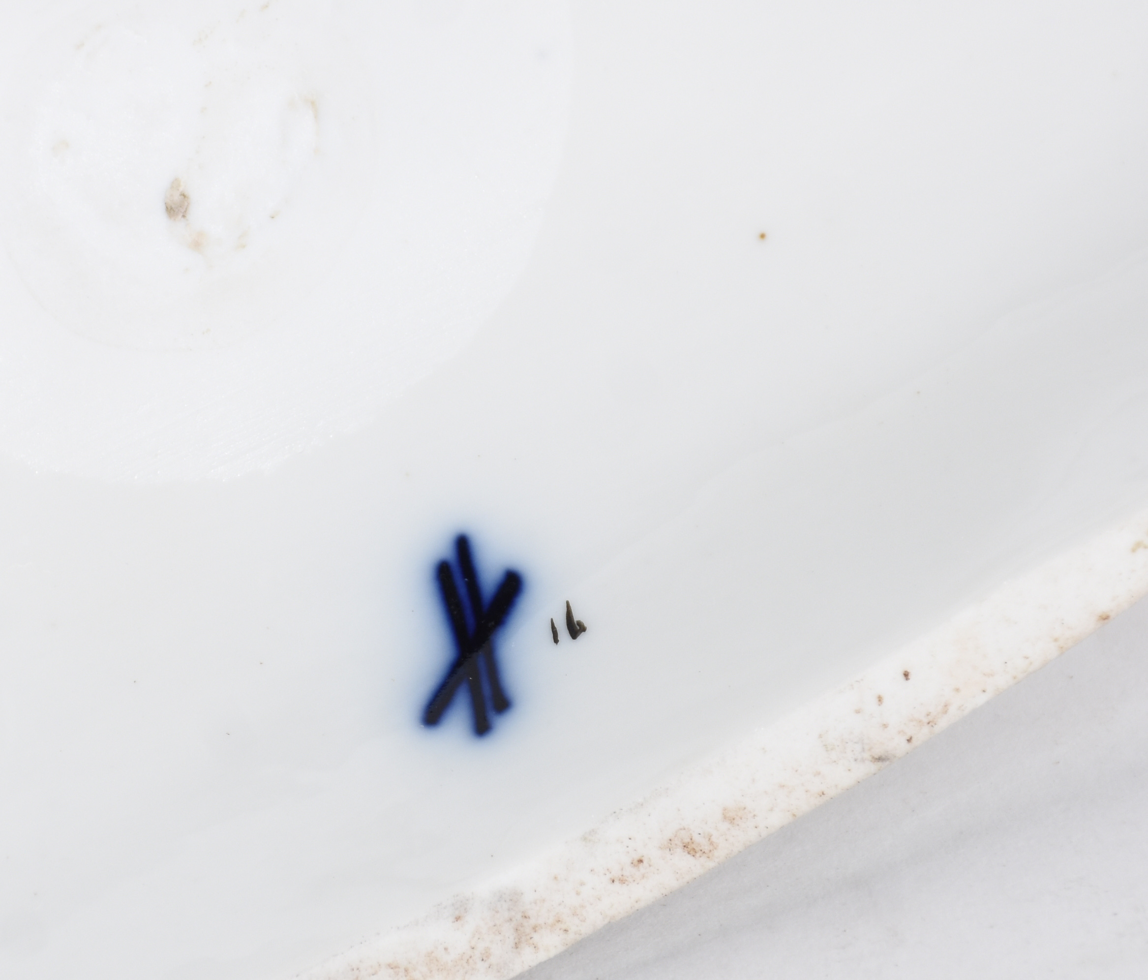 Tres grupo escultóricos, sendo dois de porcelana de Meissen... - foto 6 de 7