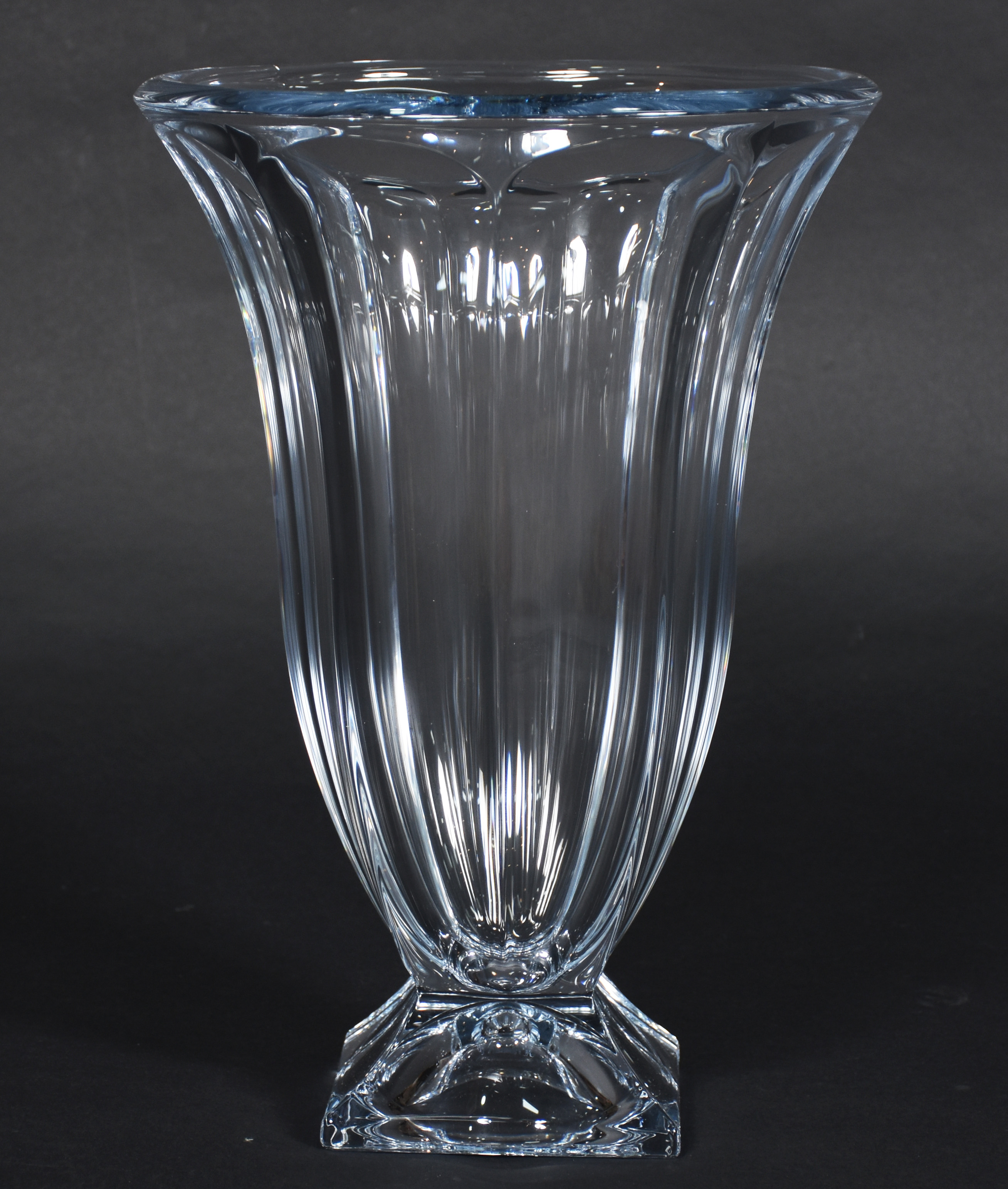 Vaso de cristal europeu facetado. - foto 1 de 3