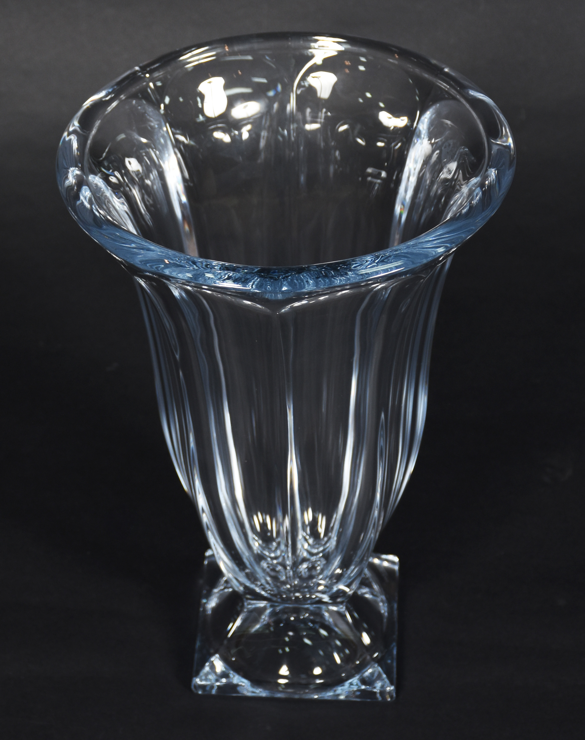 Vaso de cristal europeu facetado. - foto 2 de 3