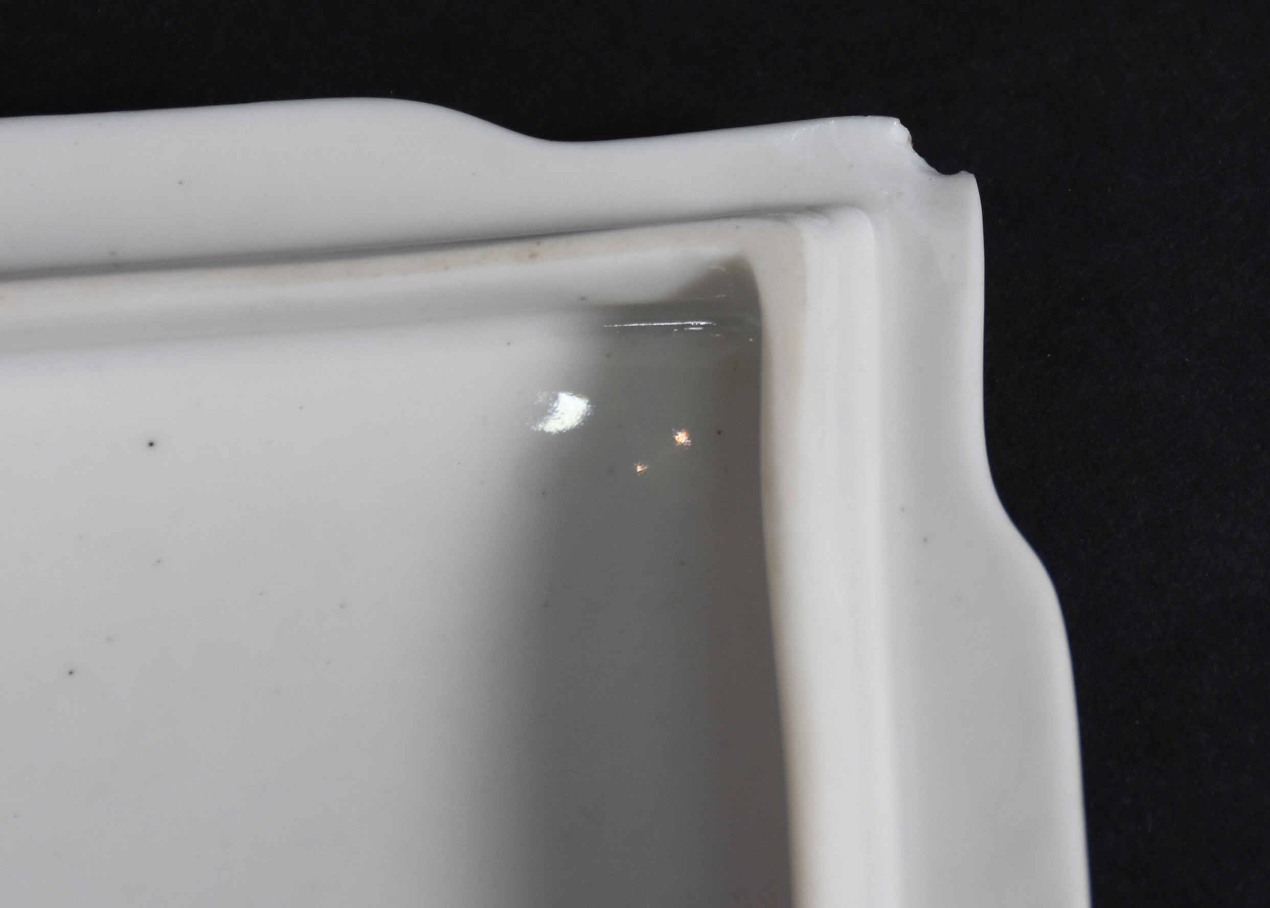 Conjunto com 3 peças de porcelana Saler sendo, uma caixinha com tampa... - foto 4 de 7