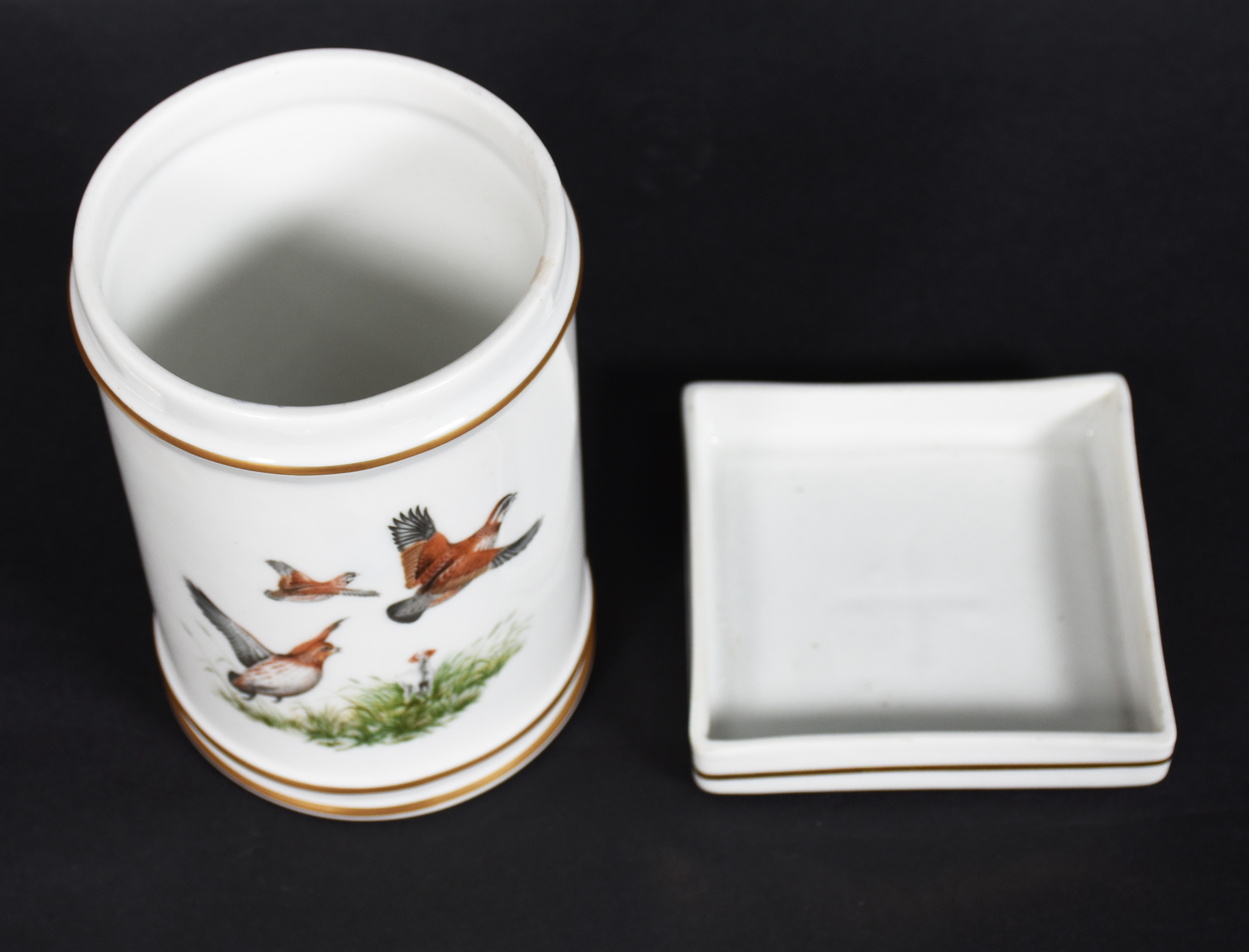 Conjunto com 3 peças de porcelana Saler sendo, uma caixinha com tampa... - foto 5 de 7