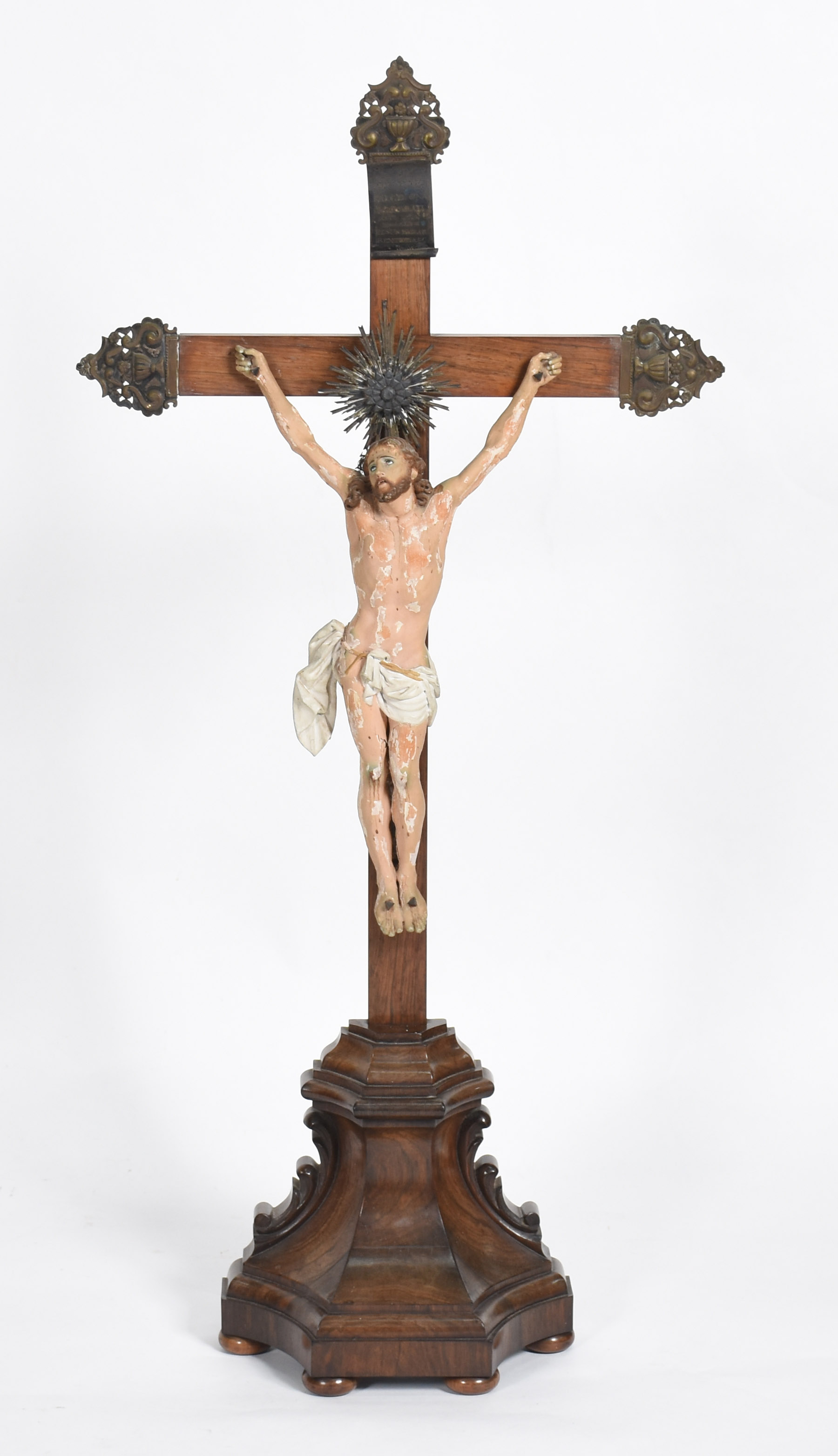 Antigo crucifixo de madeira nobre com figura de Cristo ricamente... - foto 1 de 4