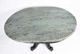 Mesa de madeira nobre com tampo de granizo. - Mesa de madeira nobre com tampo de granizo.