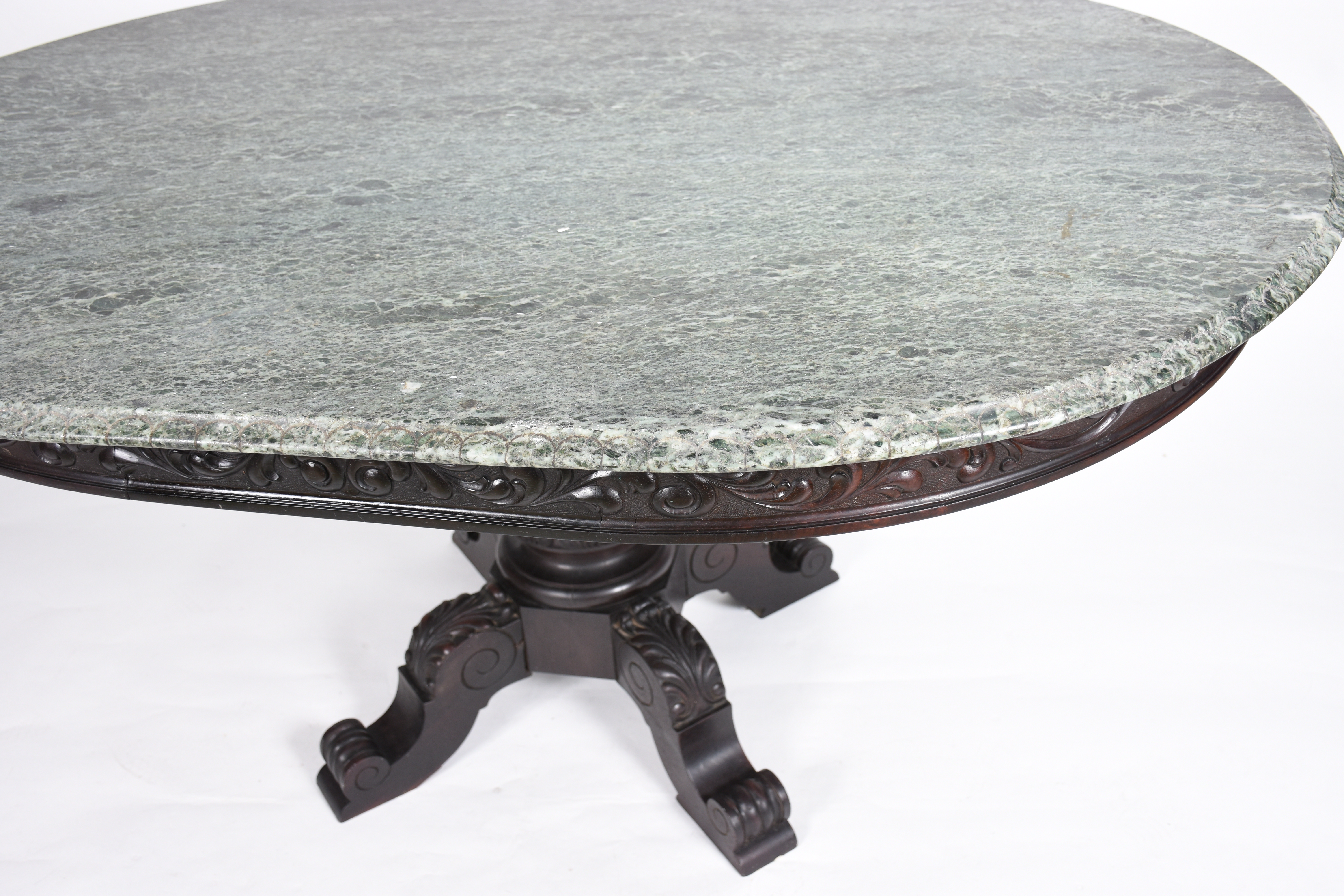 Mesa de madeira nobre com tampo de granizo. - foto 4 de 5