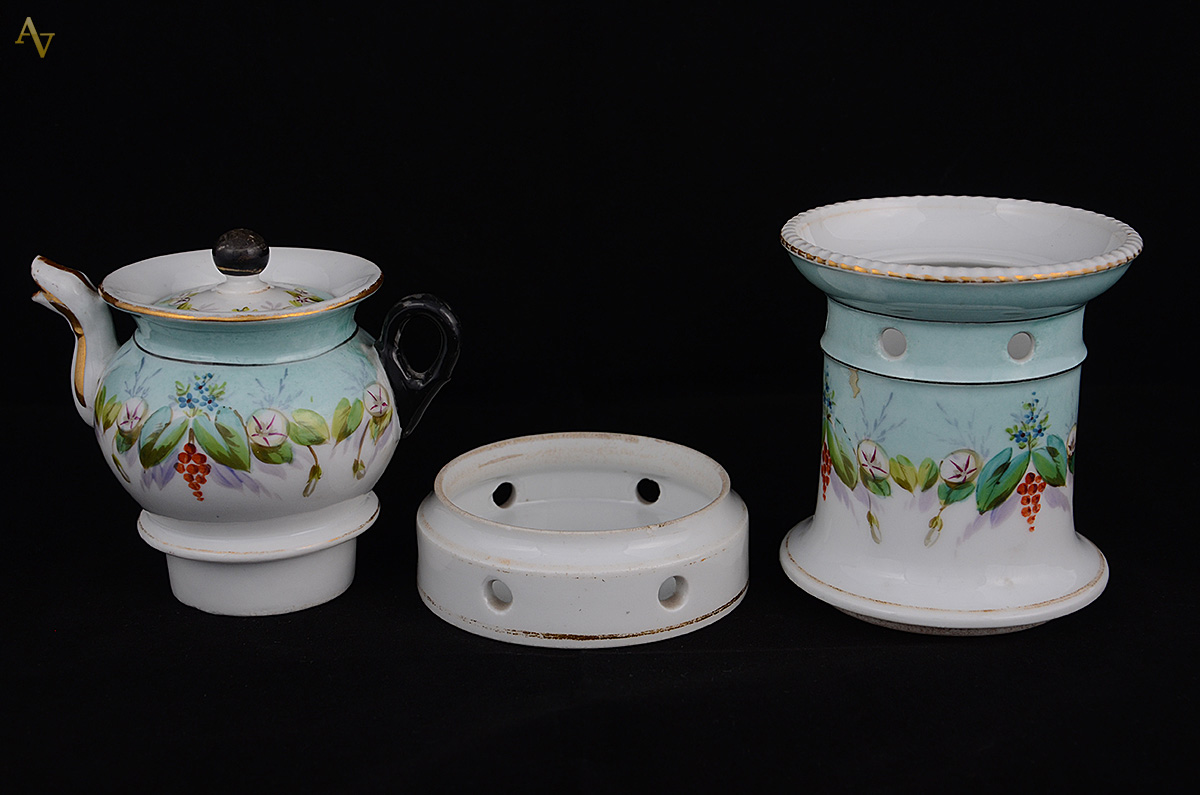 Veilleuse em porcelana francesa séc. XIX. Altura 20 cm. - foto 2 de 2
