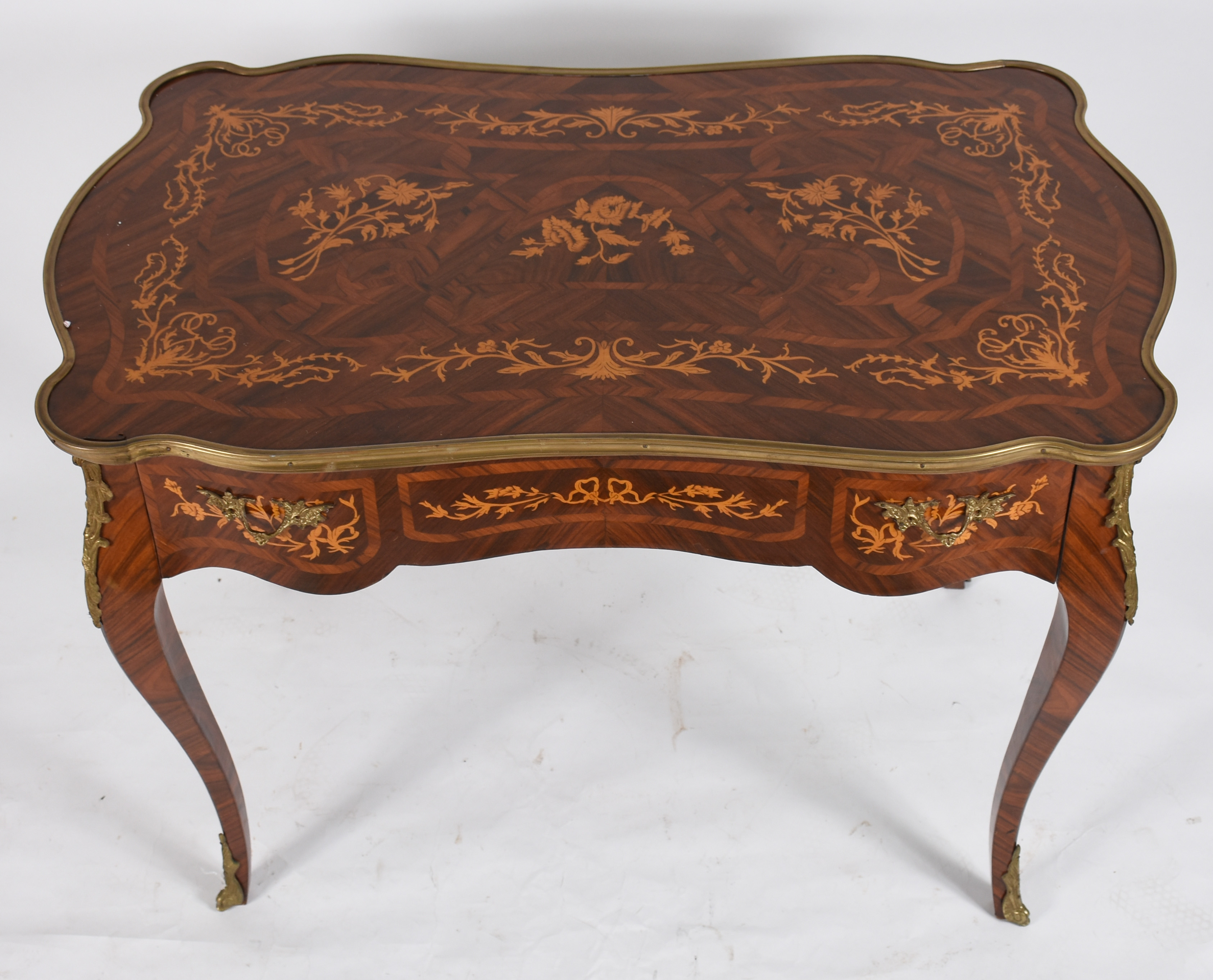 Mesa auxiliar de madeira nobre com trabalhos em marqueterie, estilo... - foto 2 de 5