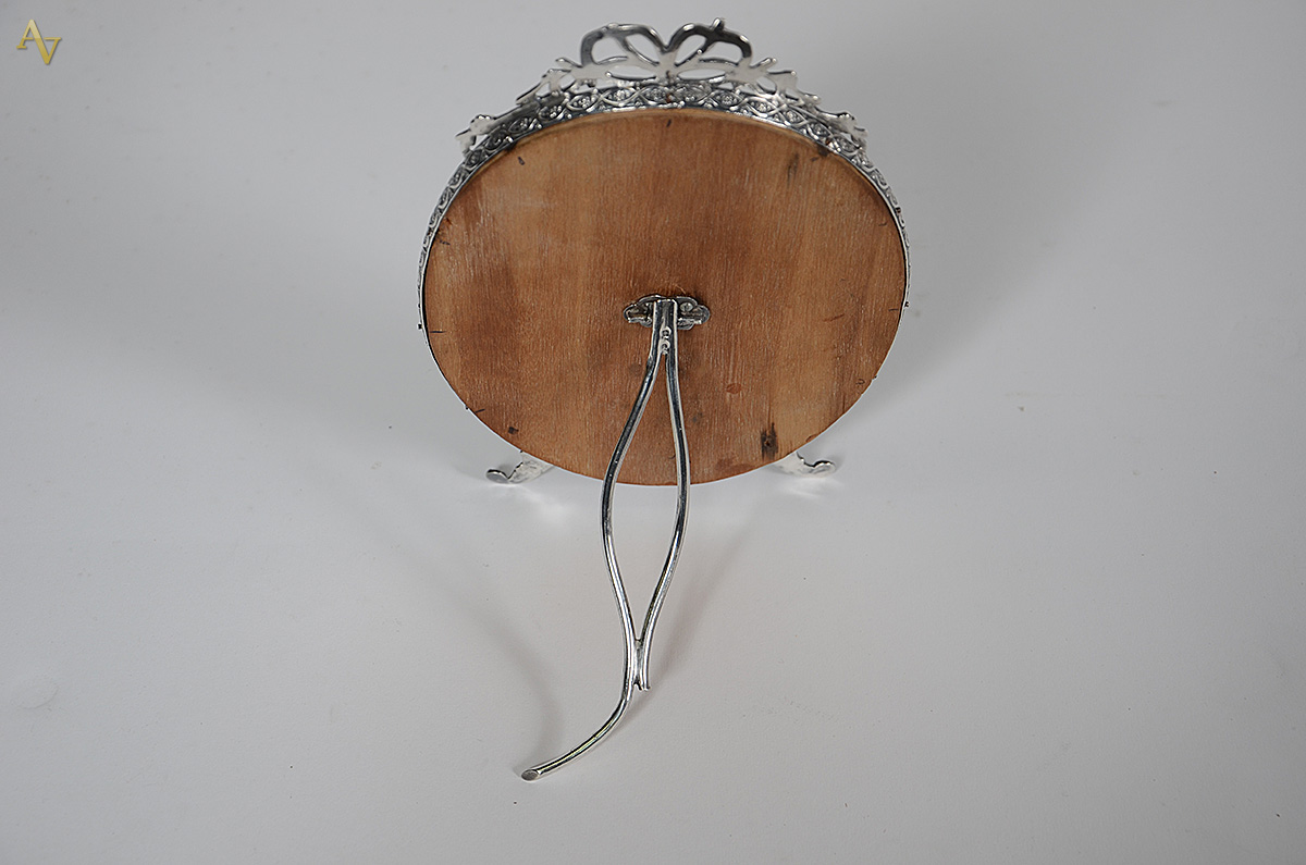 Espelho de mesa de cristal bisotado com moldura de prata contrastada... - foto 2 de 2