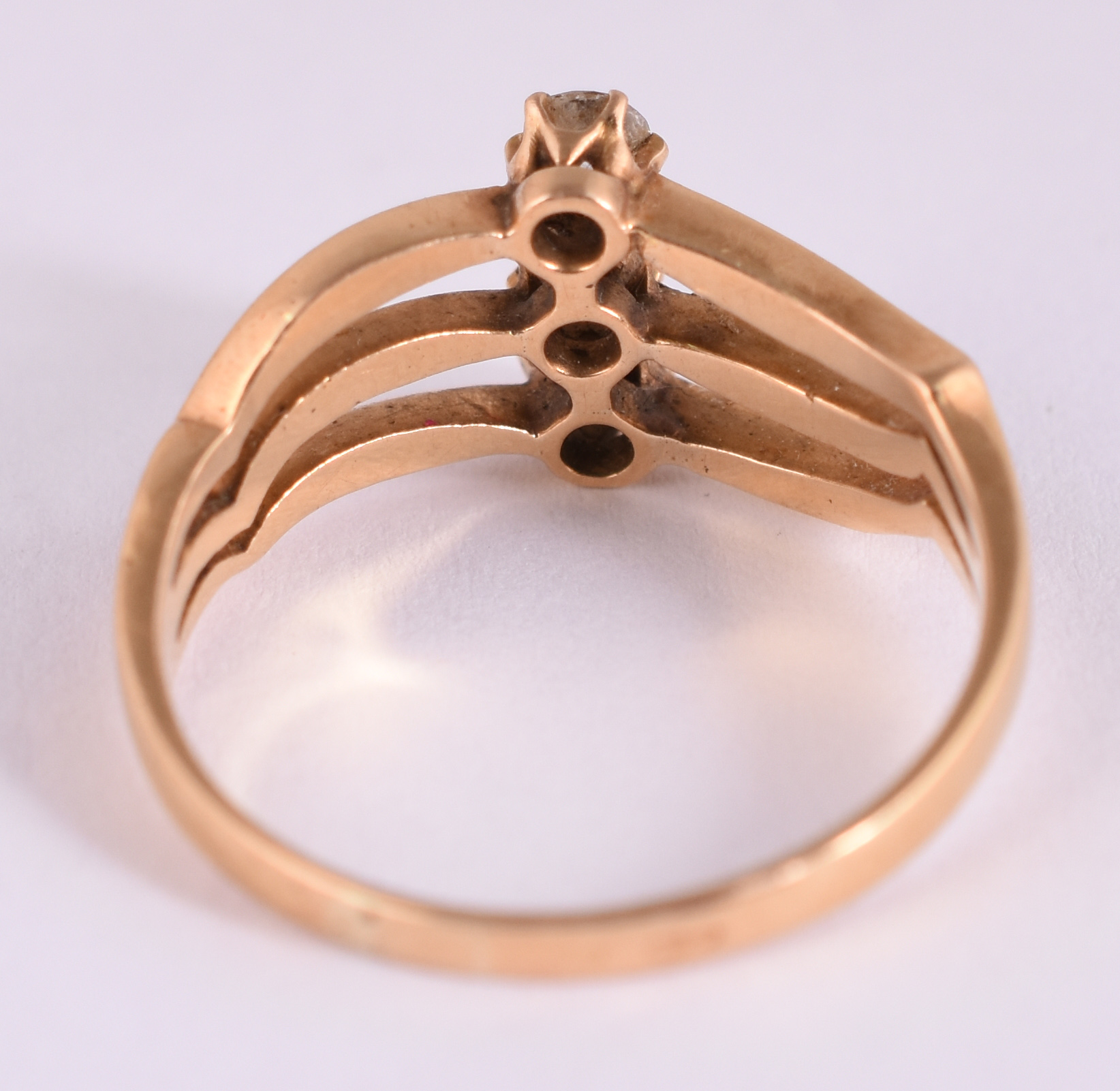 Anel de ouro amarelo 18 k e 3 brilhantes, aro 17. (por questão de... - foto 3 de 3