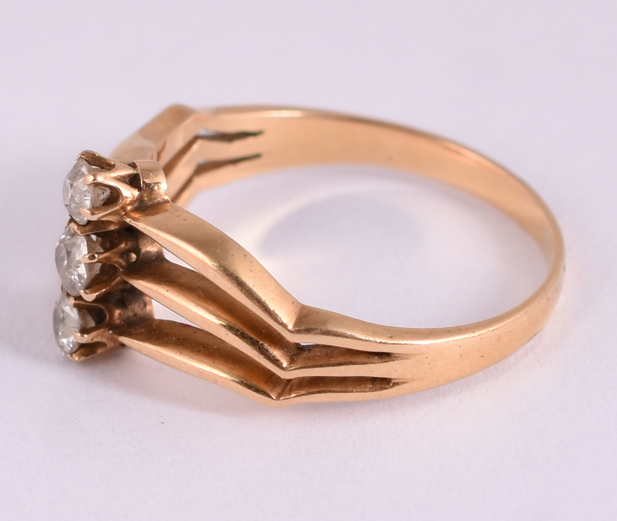 Anel de ouro amarelo 18 k e 3 brilhantes, aro 17. (por questão de... - foto 2 de 3