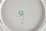 Aparelho de jantar de porcelana polonesa, compo... - Aparelho de jantar de porcelana polonesa, composto de: 12 pratos rasos, 12 fundos, 12 de sobremesa, sopeira, legumeira, 2 bolws, 4 travessas ova...