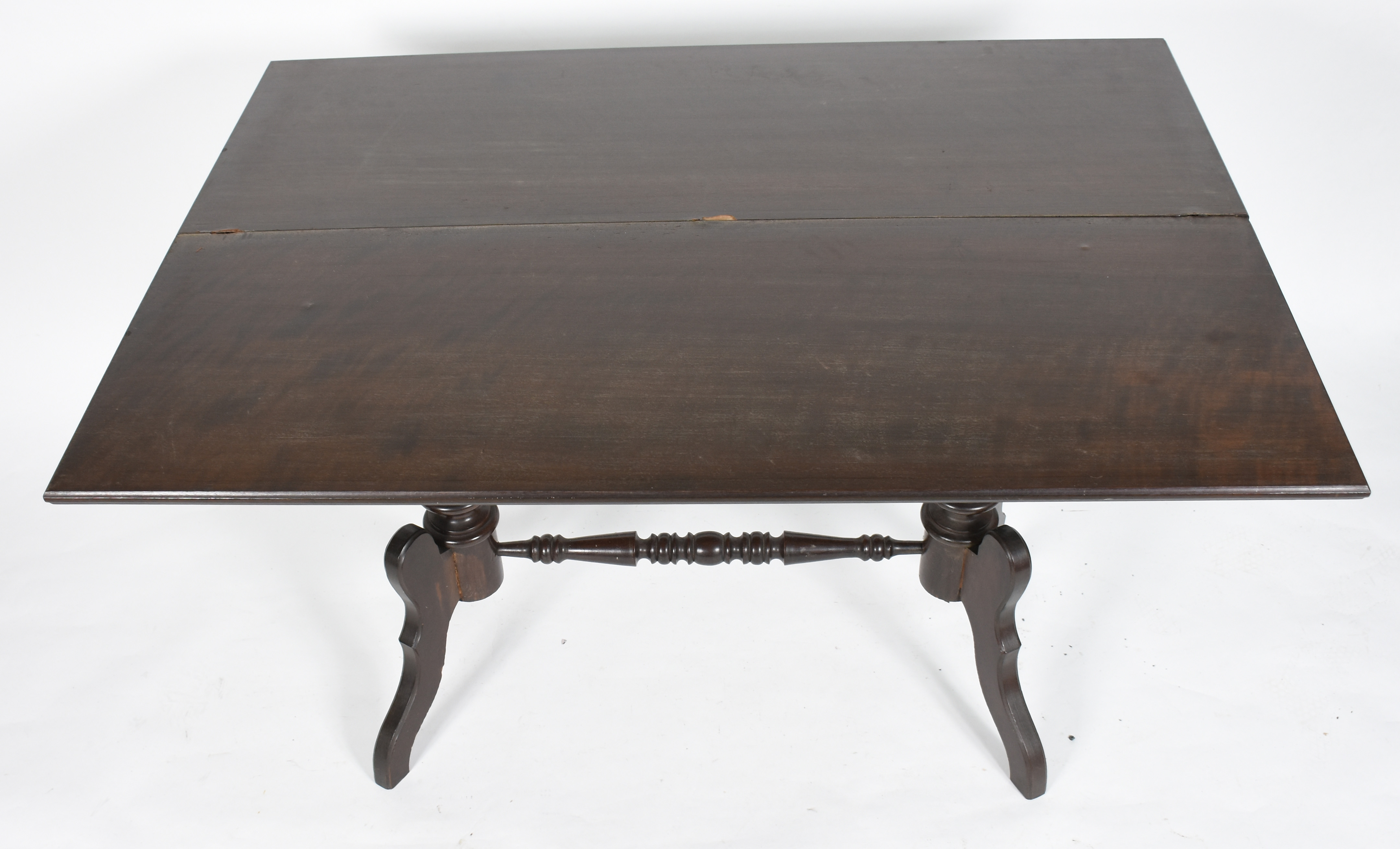 Mesa console de madeira nobre, tampo dobrável apoiado sobre duas... - foto 2 de 7