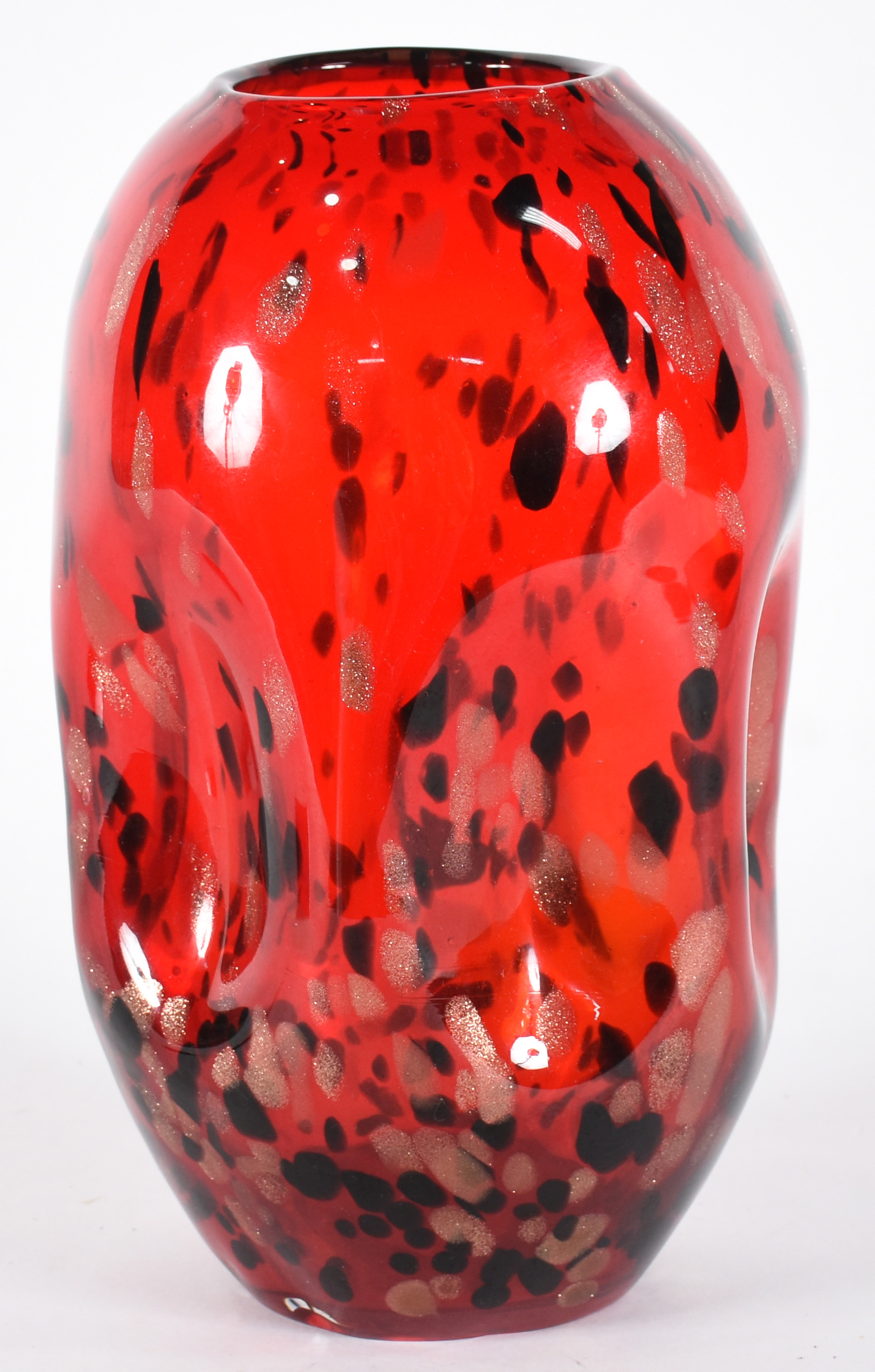 Jarro decorativo de vidro vermelho com mesclas pretas e brancas com... - foto 1 de 3