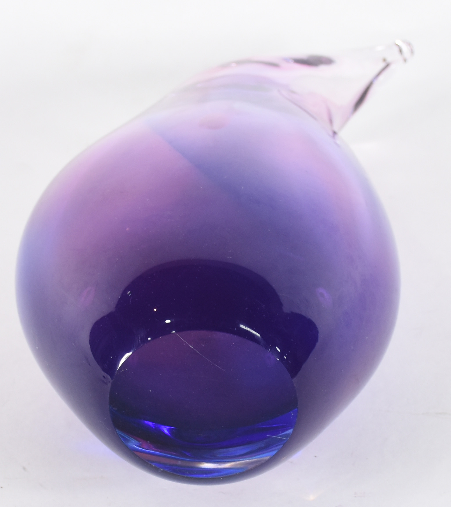 Jarro decorativo de vidro transparente, borda com "bico", cor lilás e... - foto 4 de 4