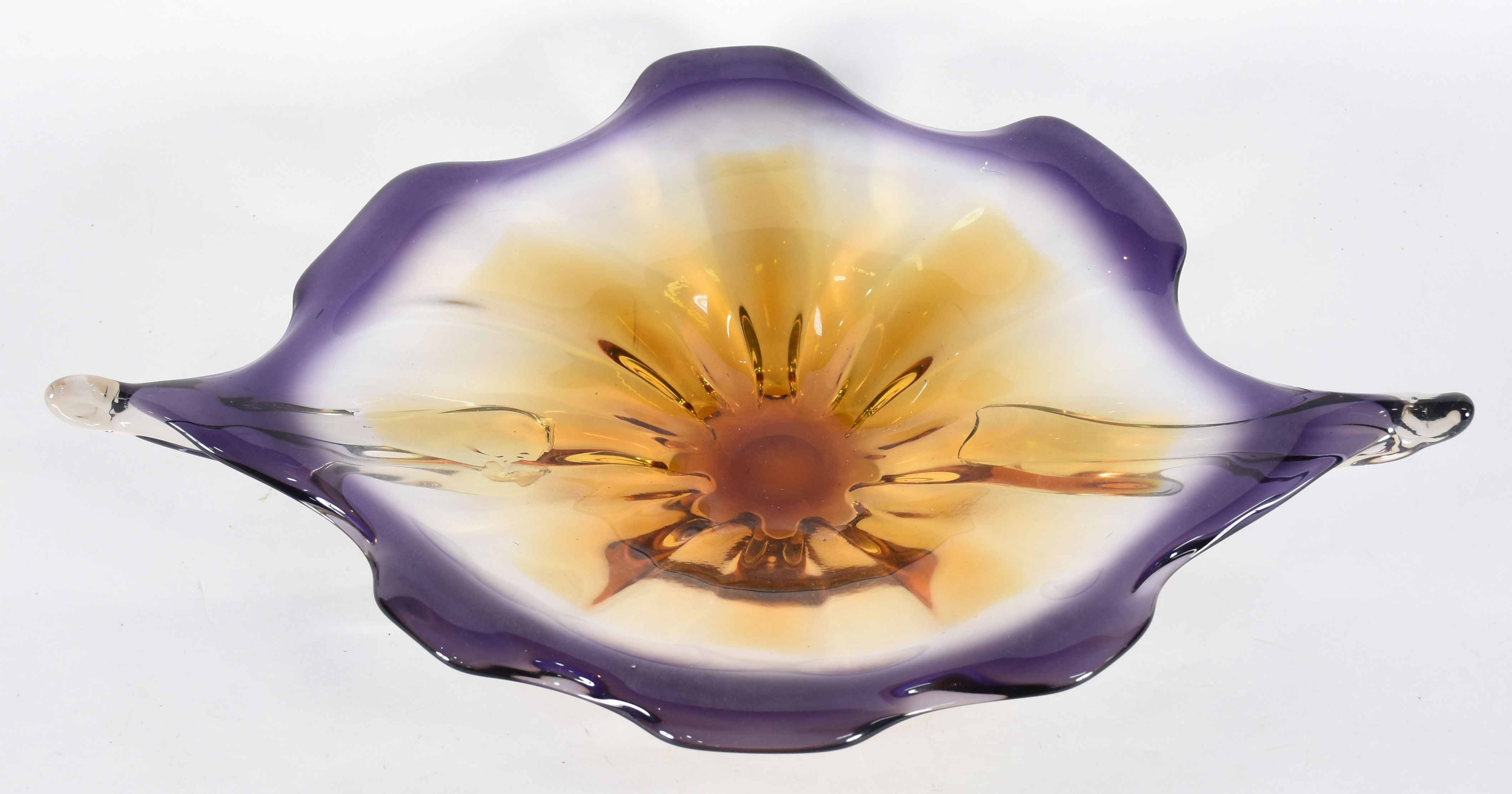 Centro de mesa de vidro decorativo no feitio de flor, em tons de... - foto 1 de 3
