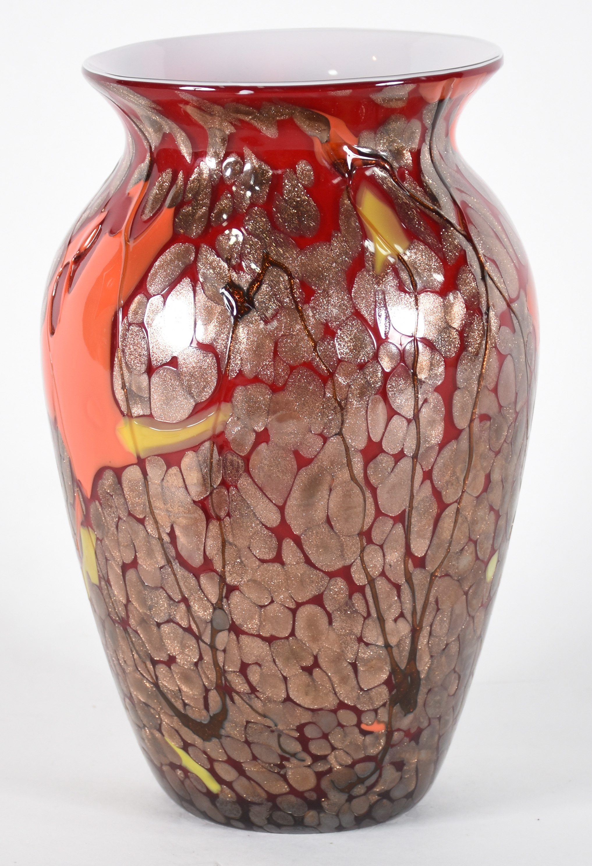Jarro decorativo de vidro vermelho com mesclas em laranja e dourado... - foto 1 de 3